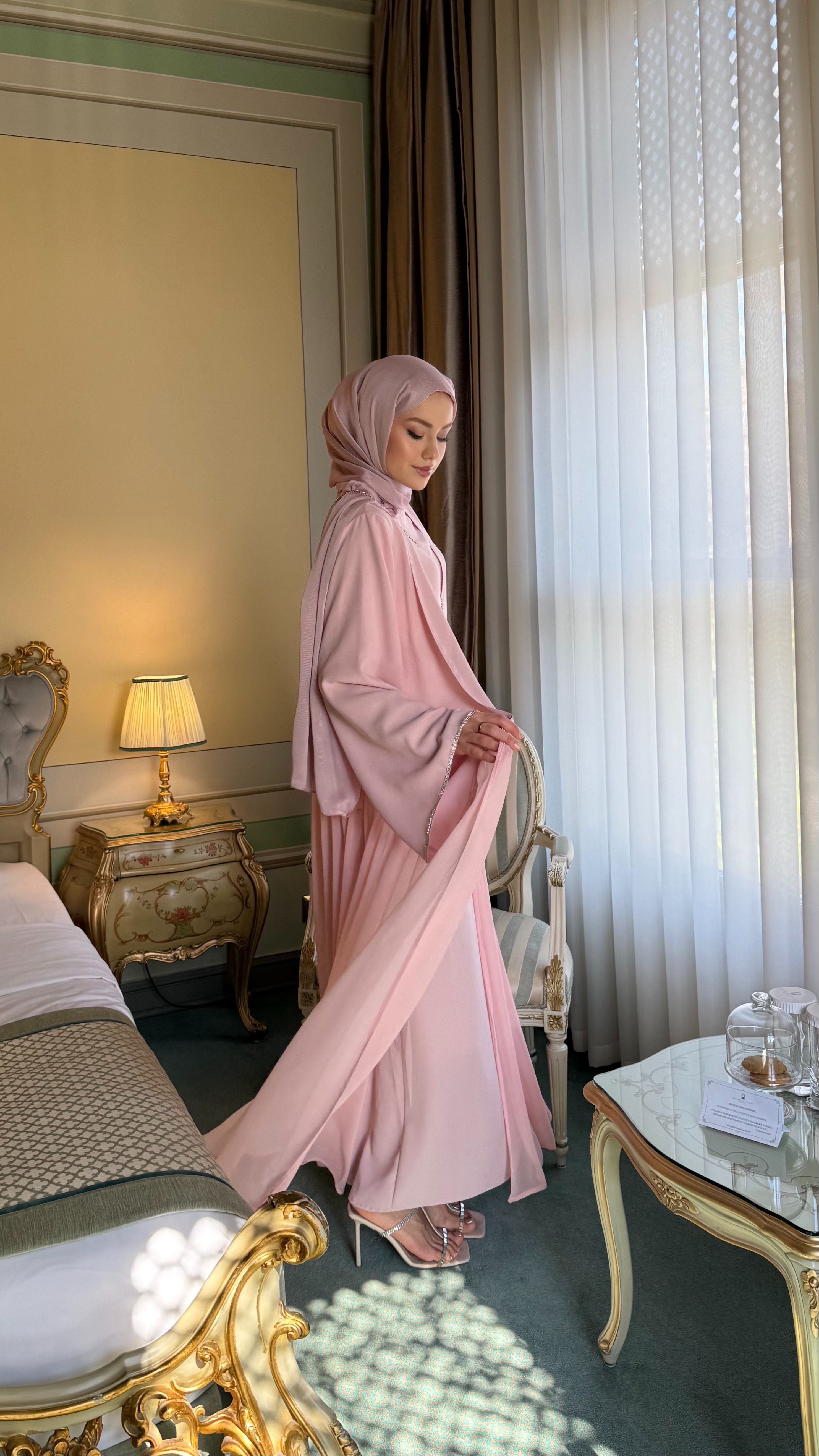 Pembe abaya takım