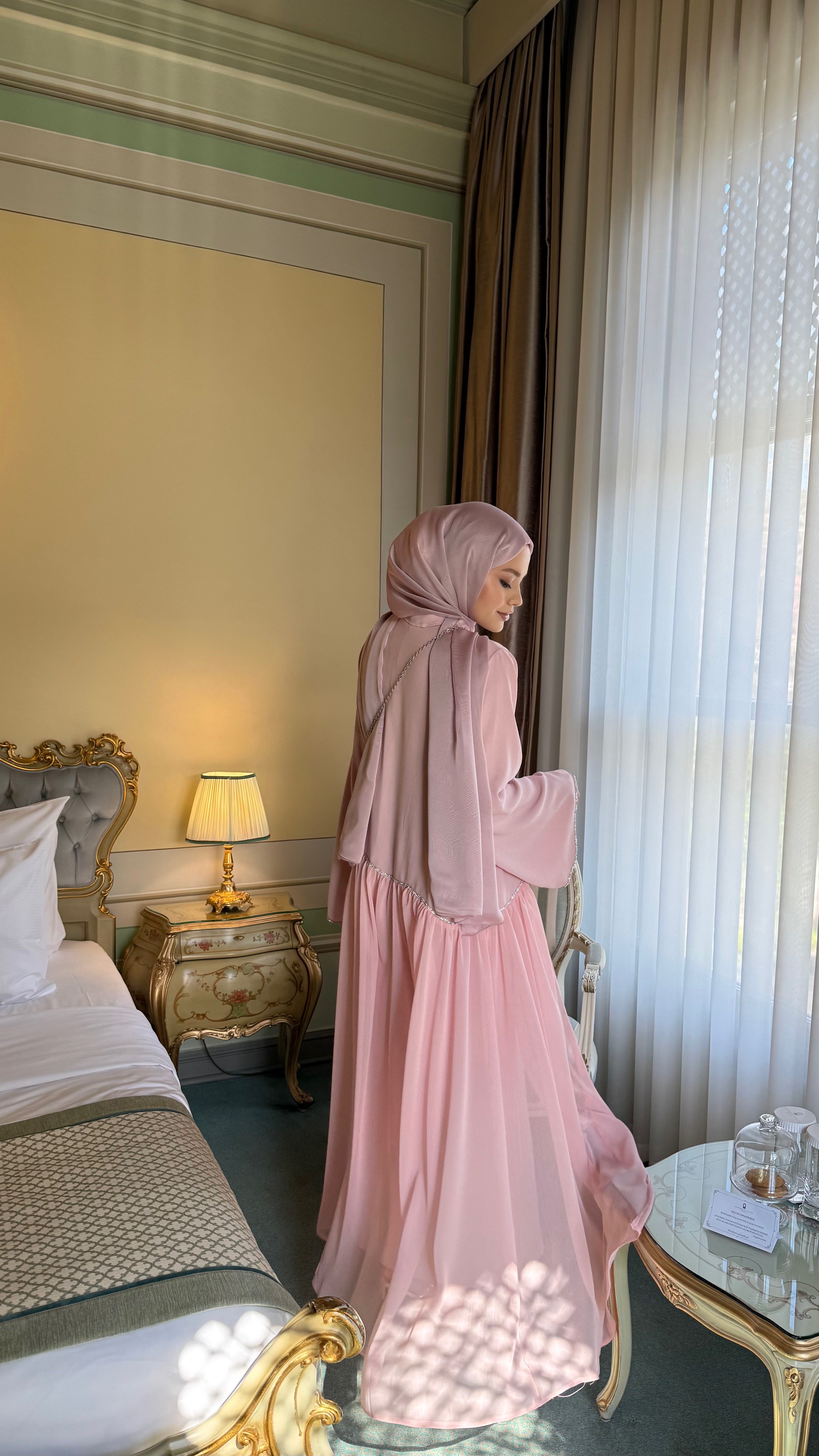 Pembe abaya takım