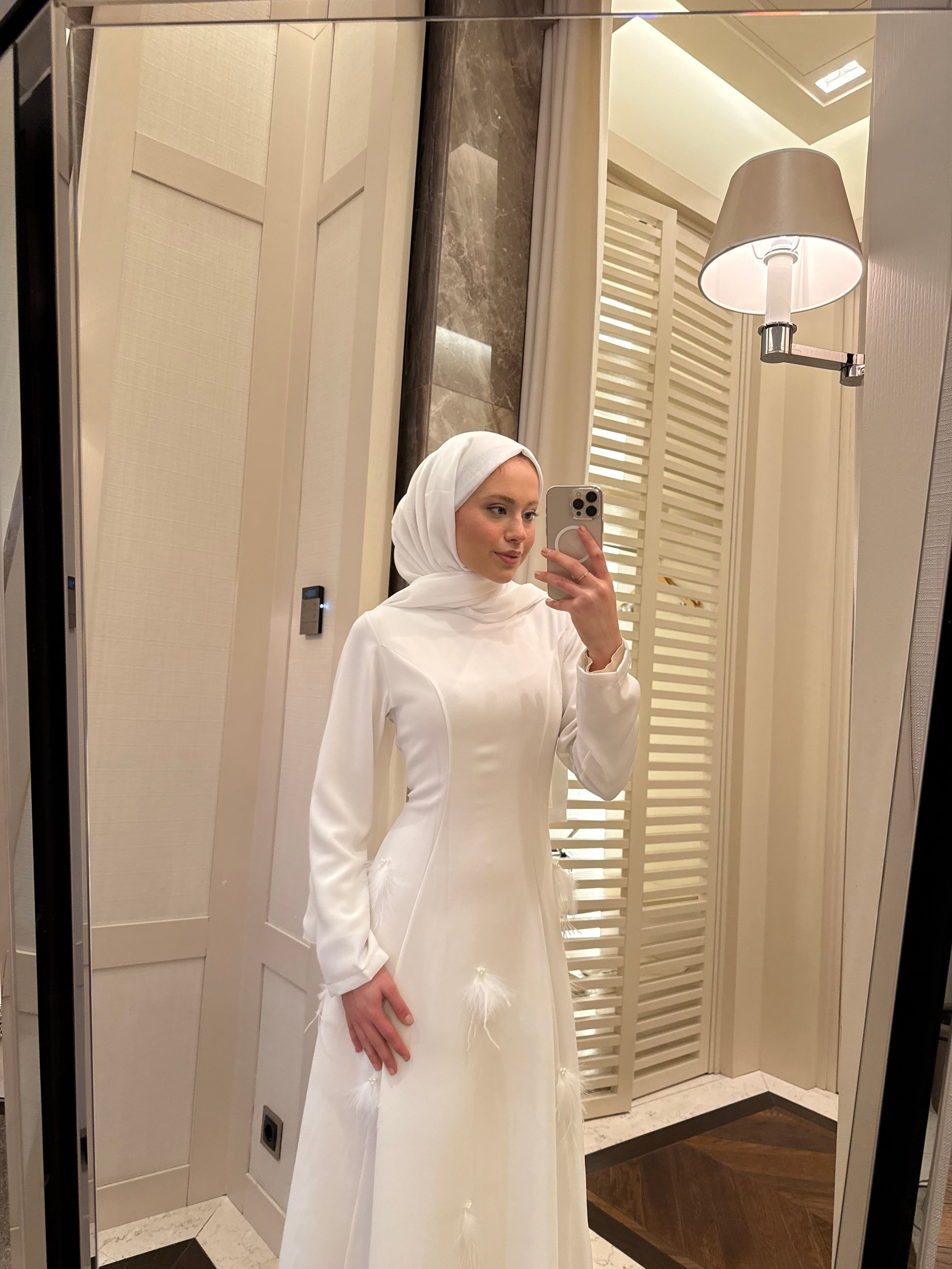Tüy detaylı kuğu  elbise
