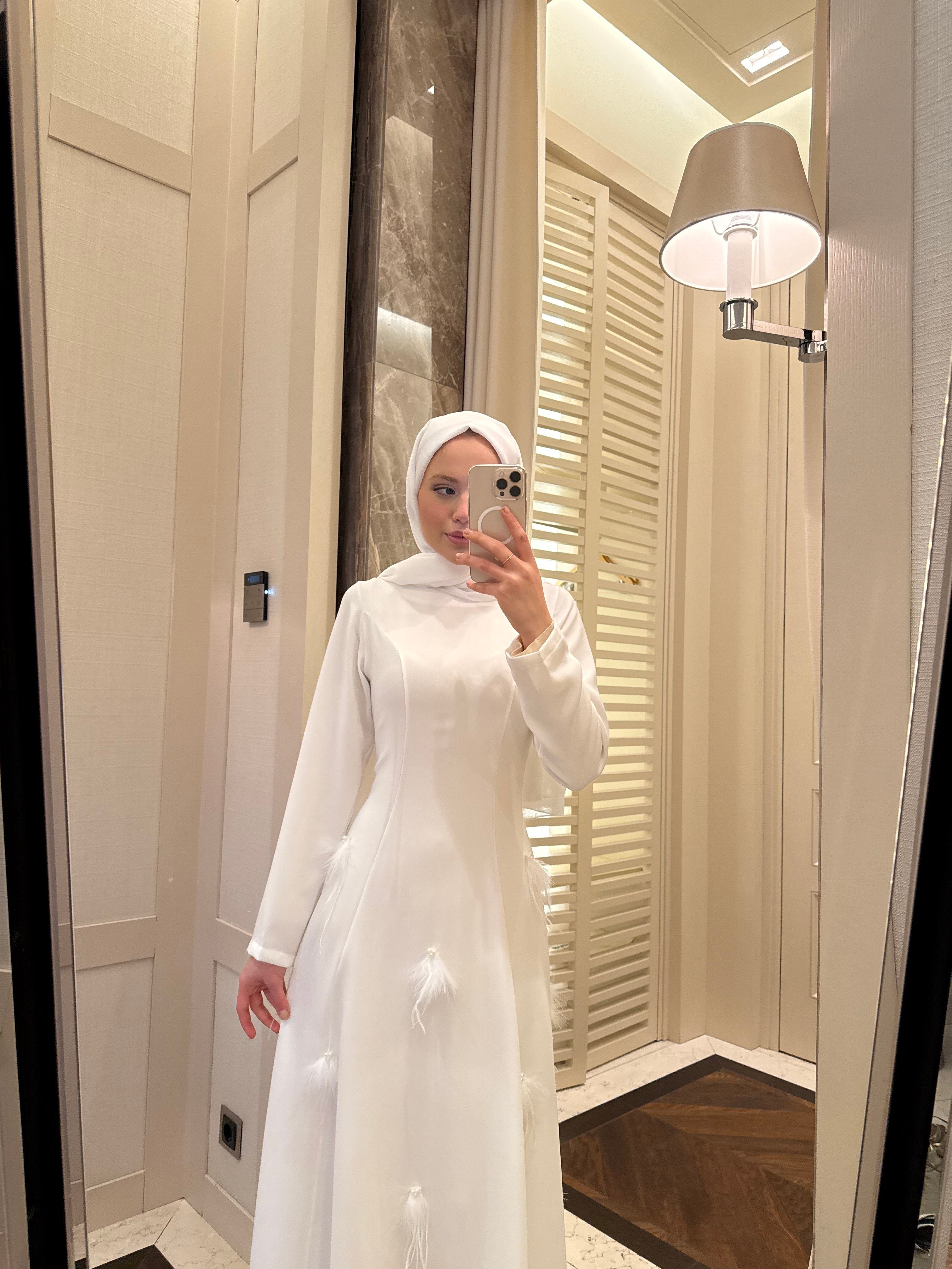 Tüy detaylı kuğu  elbise