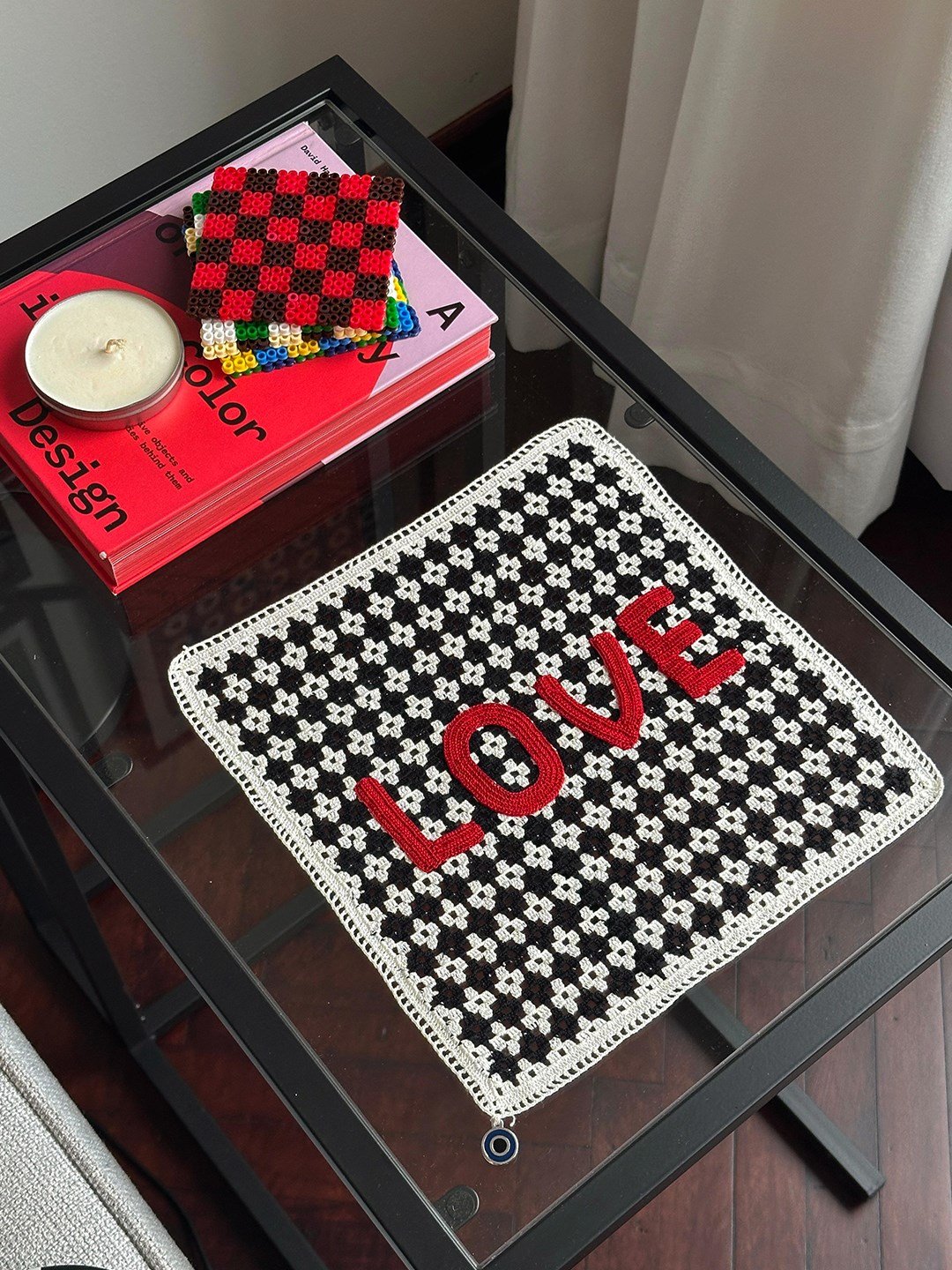 Love Yazılı Optimist El İşi Dantel Örtü