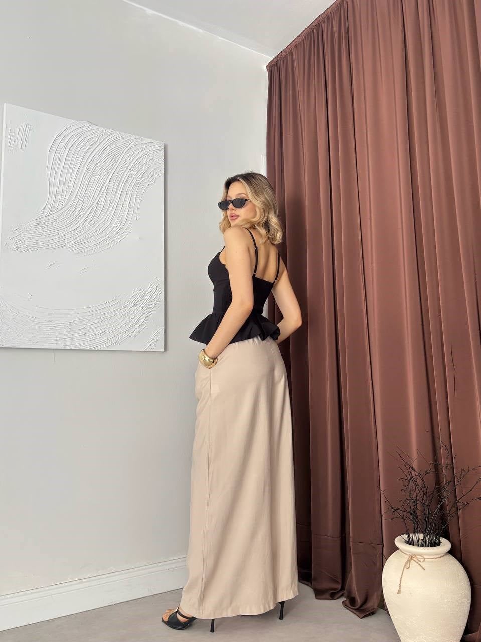 Kadın Askılı Derin V Yaka Volanlı Belden Oturan Crop Bluz