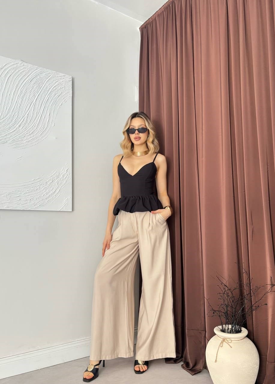 Kadın Askılı Derin V Yaka Volanlı Belden Oturan Crop Bluz