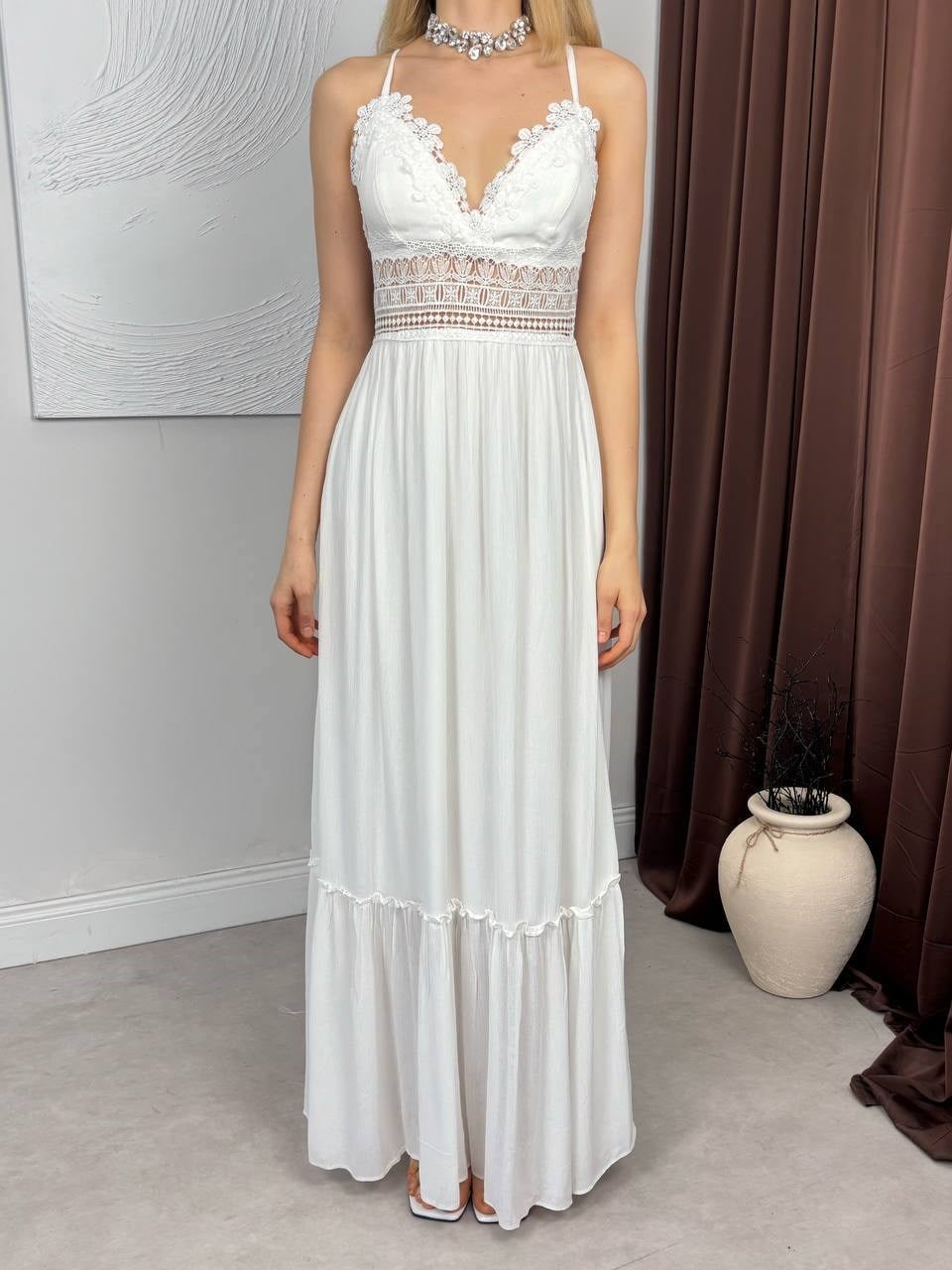 Kadın Askılı V Yaka Pileli Güpür Dekolteli Dantel Detaylı Abiye Mezuniyet Elbisesi