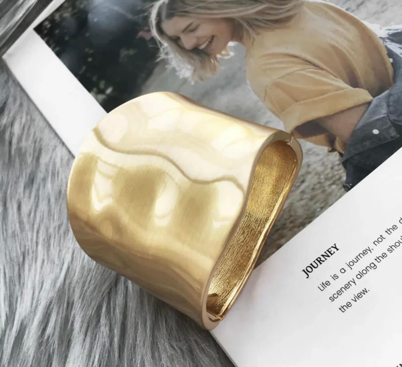 Tiffany Model Kalın Altın Rengi Kelepçe Bilezik