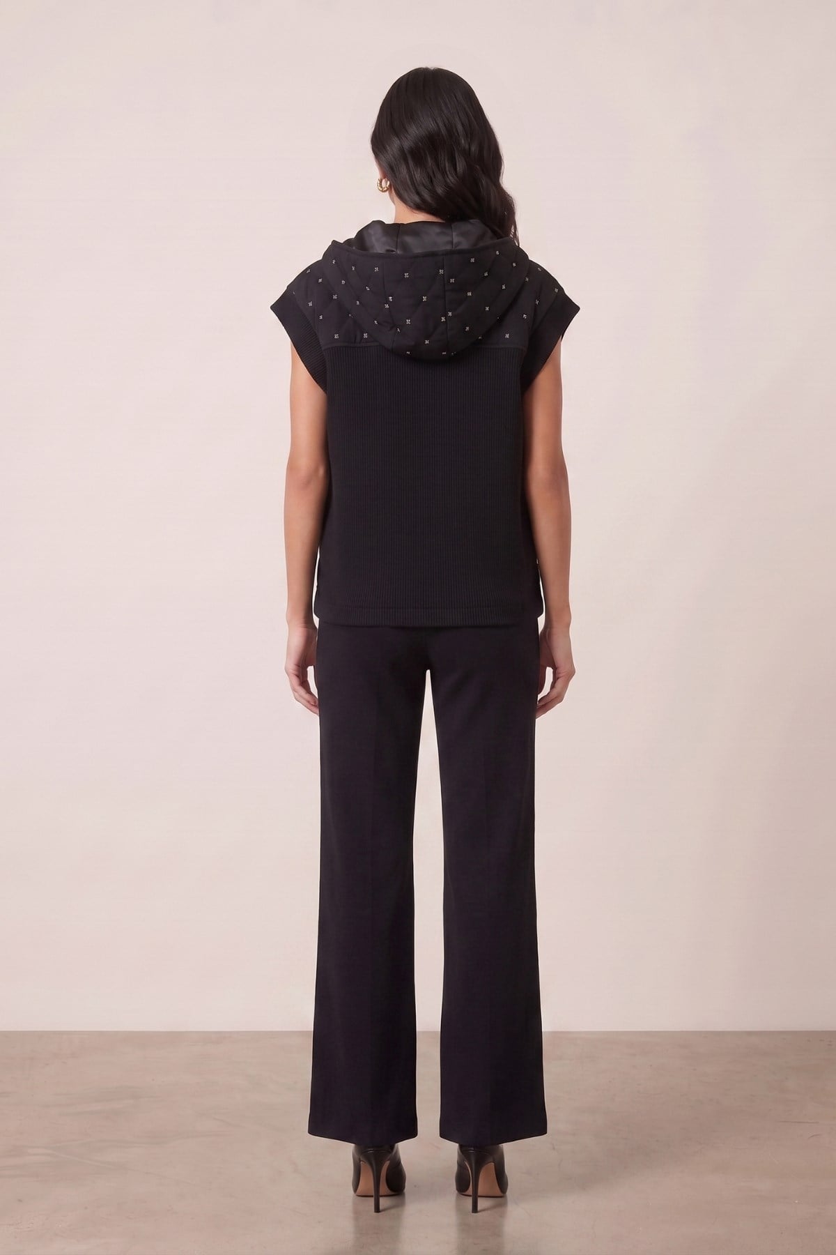casual-siyah-kapitoneli-yelek-95a21c.jpg