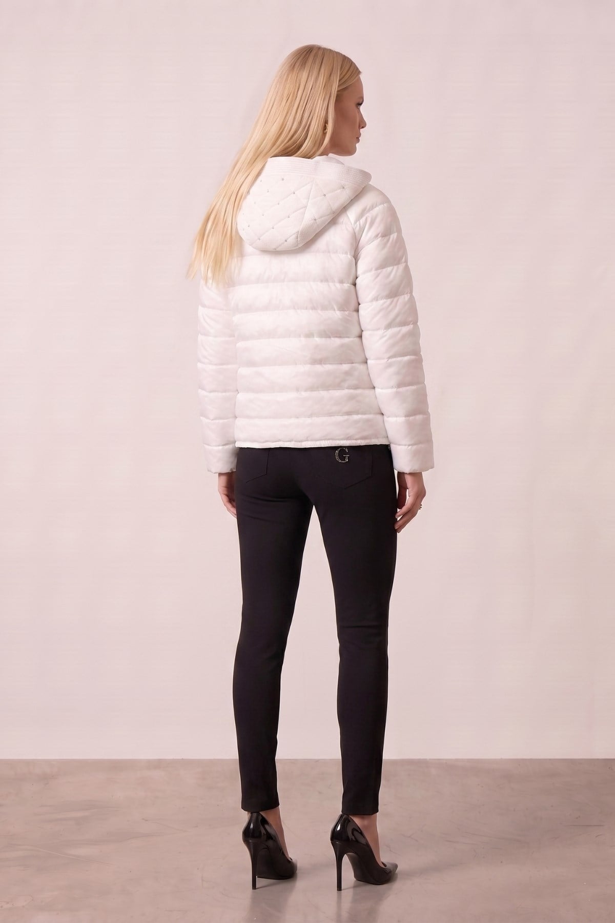 cepli-beyaz-kapitoneli-mont-4b76-a.jpg