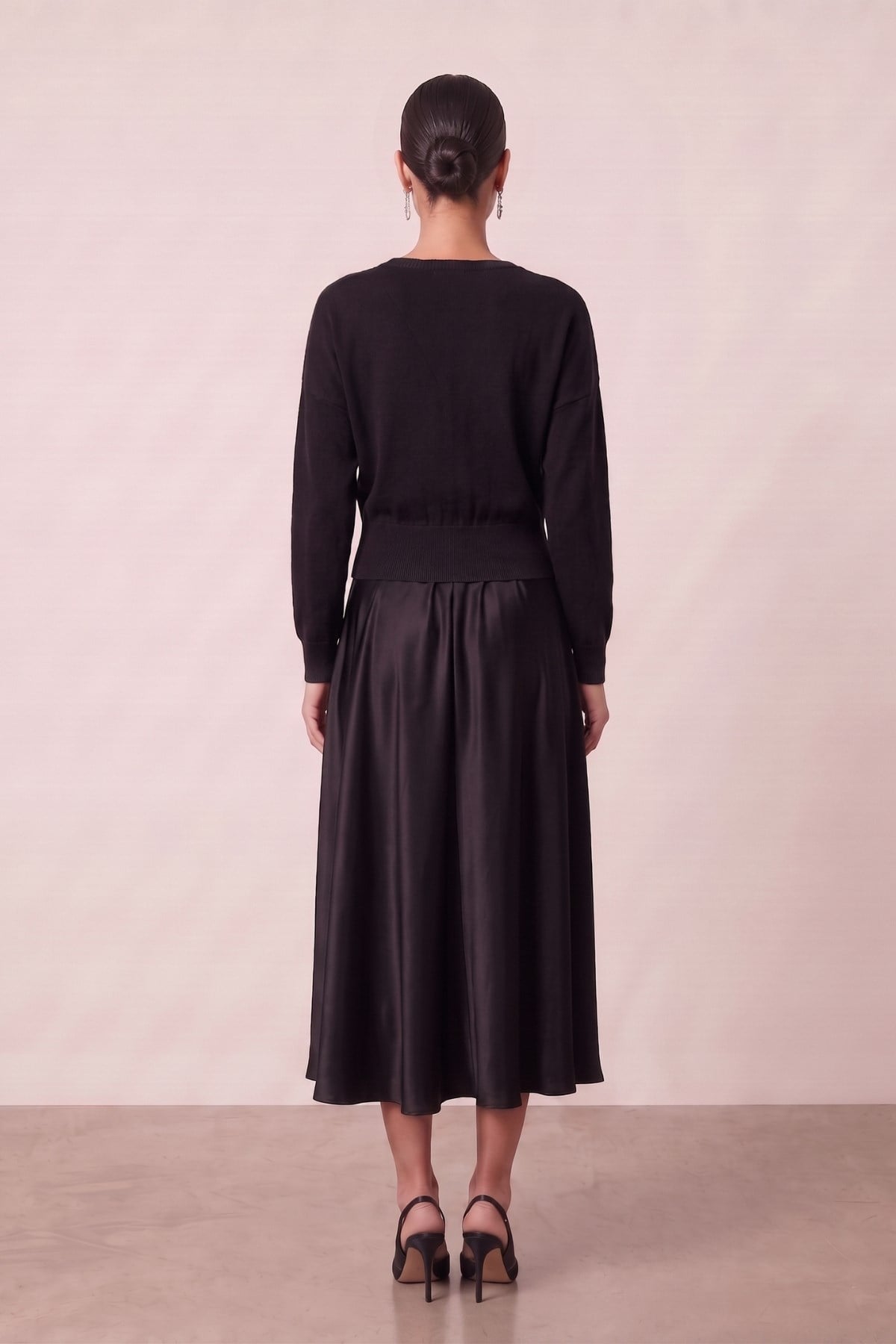 maxi-siyah-saten-elbise-4c900d.jpg