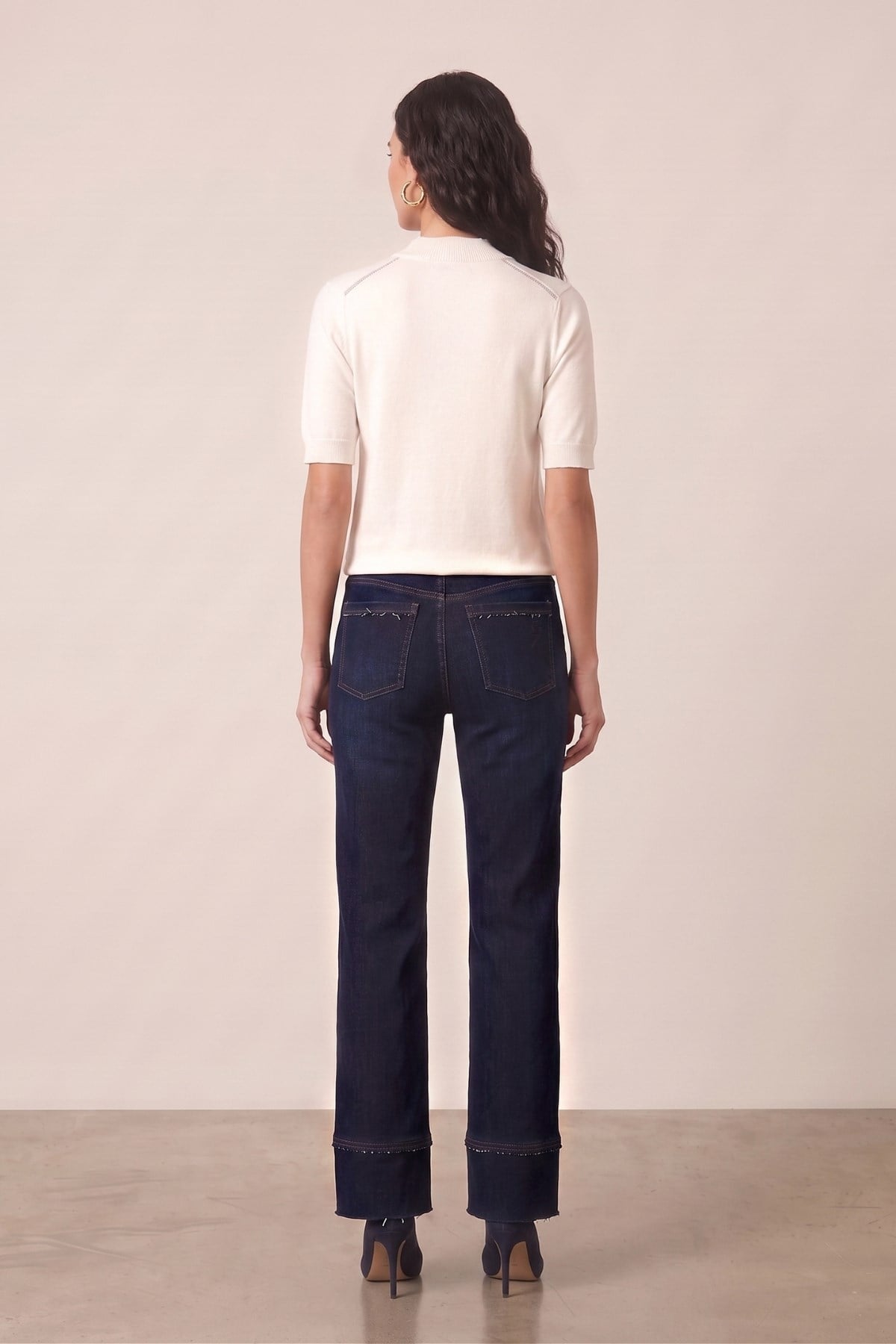 tas-detayli-mavi-jean-pantolon-8a-40b.jpg