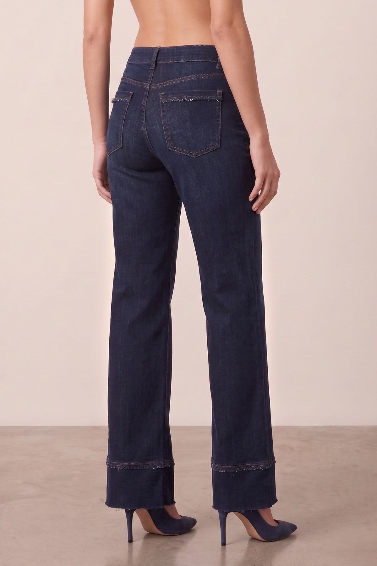 tas-detayli-mavi-jean-pantolon-cd4-b5.jpg