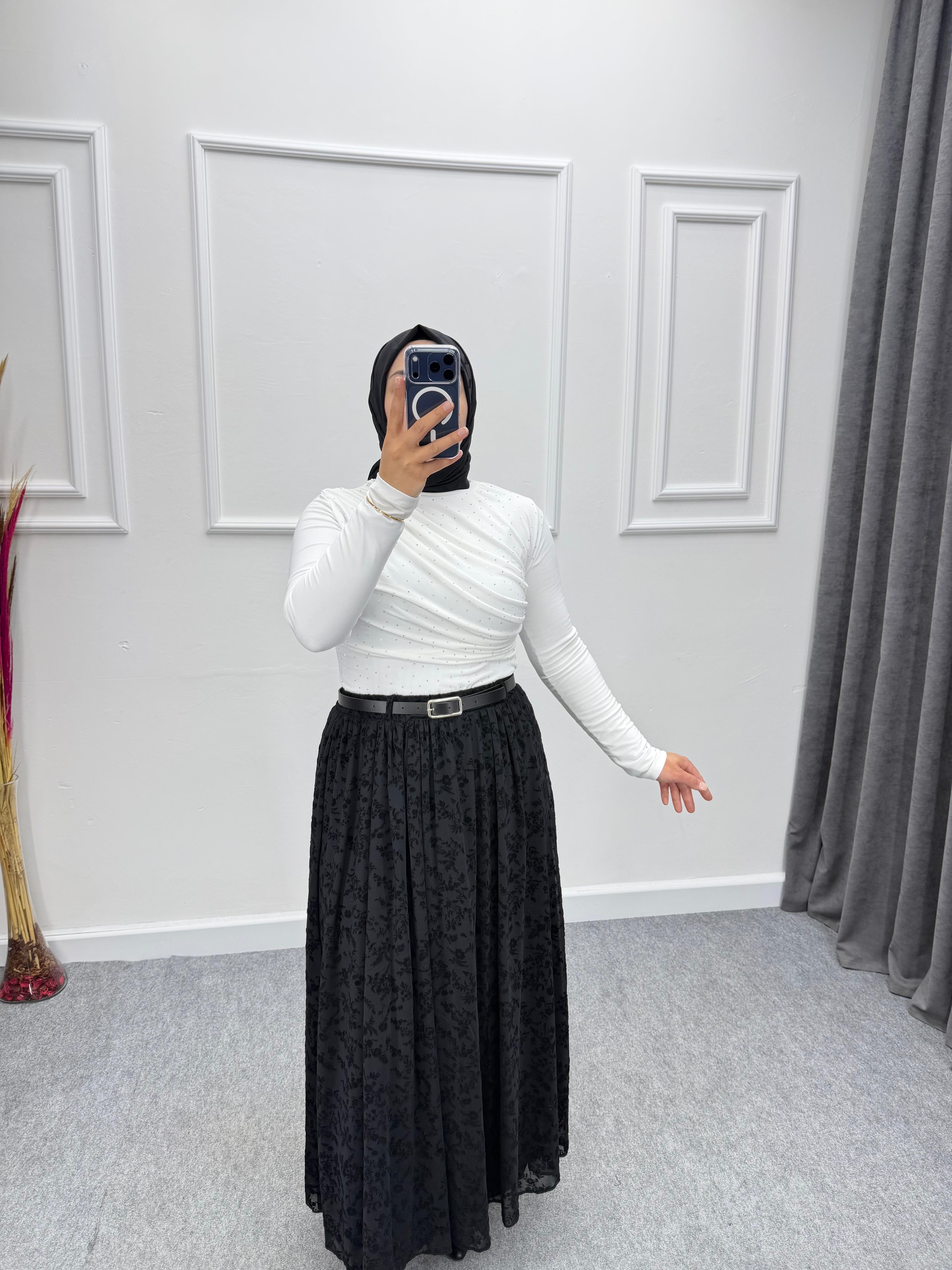 Beyaz Taşlı Büzgü Detaylı Sandy Bluz