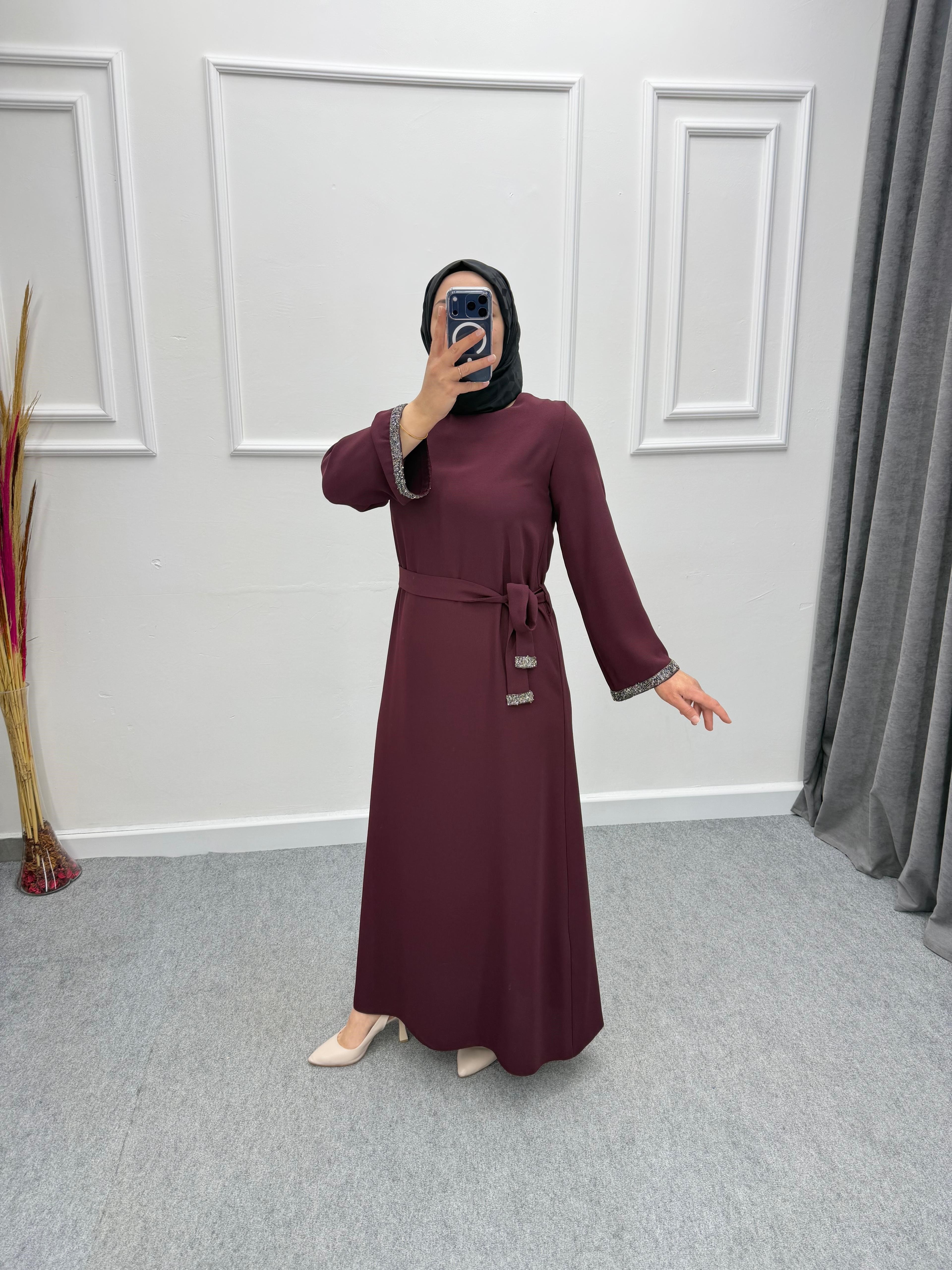 Bordo Taş Detaylı Krep Abaya