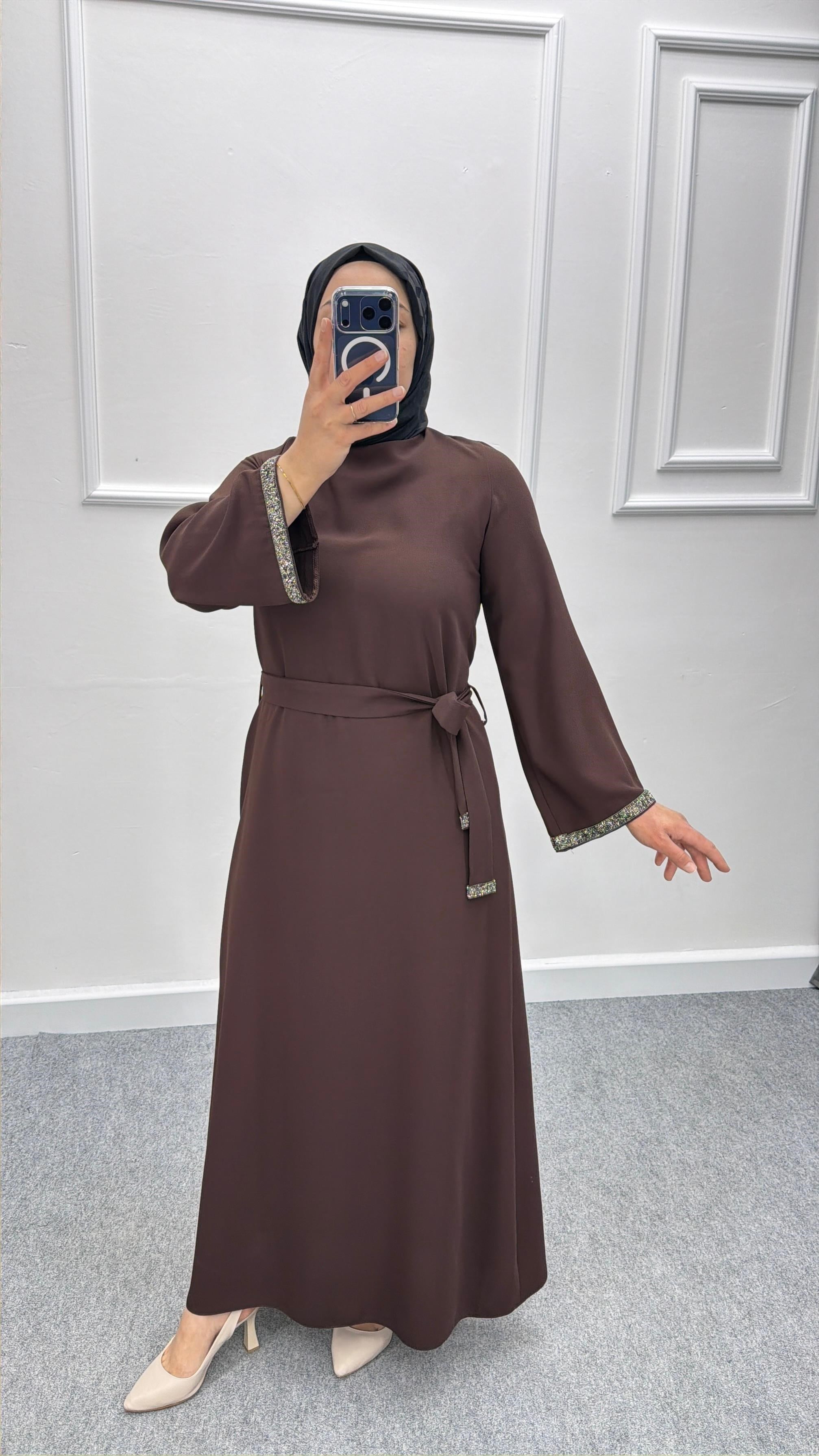 Kahve Taş Detaylı Krep Abaya