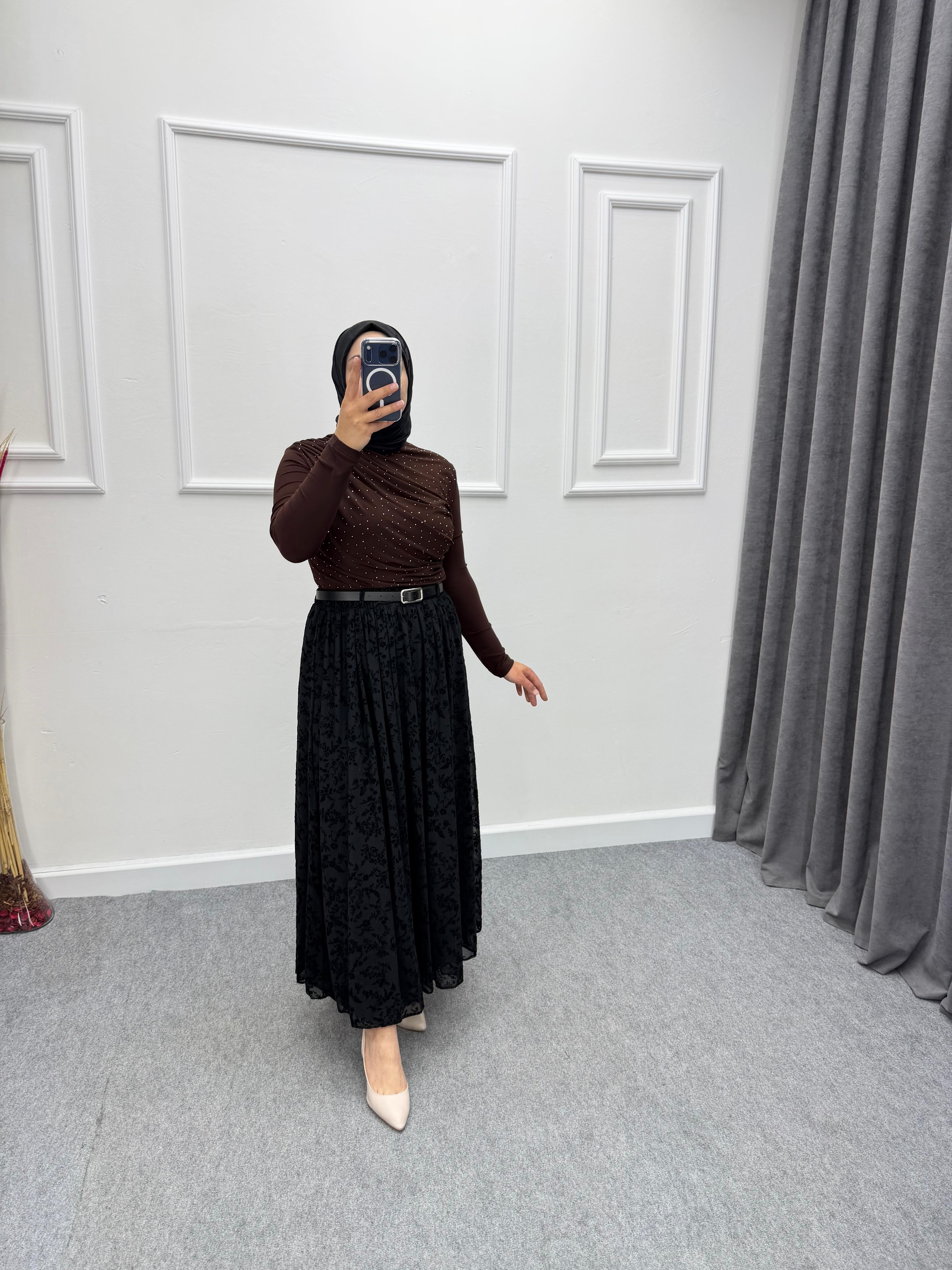 Kahve Taşlı Büzgü Detaylı Sandy Bluz