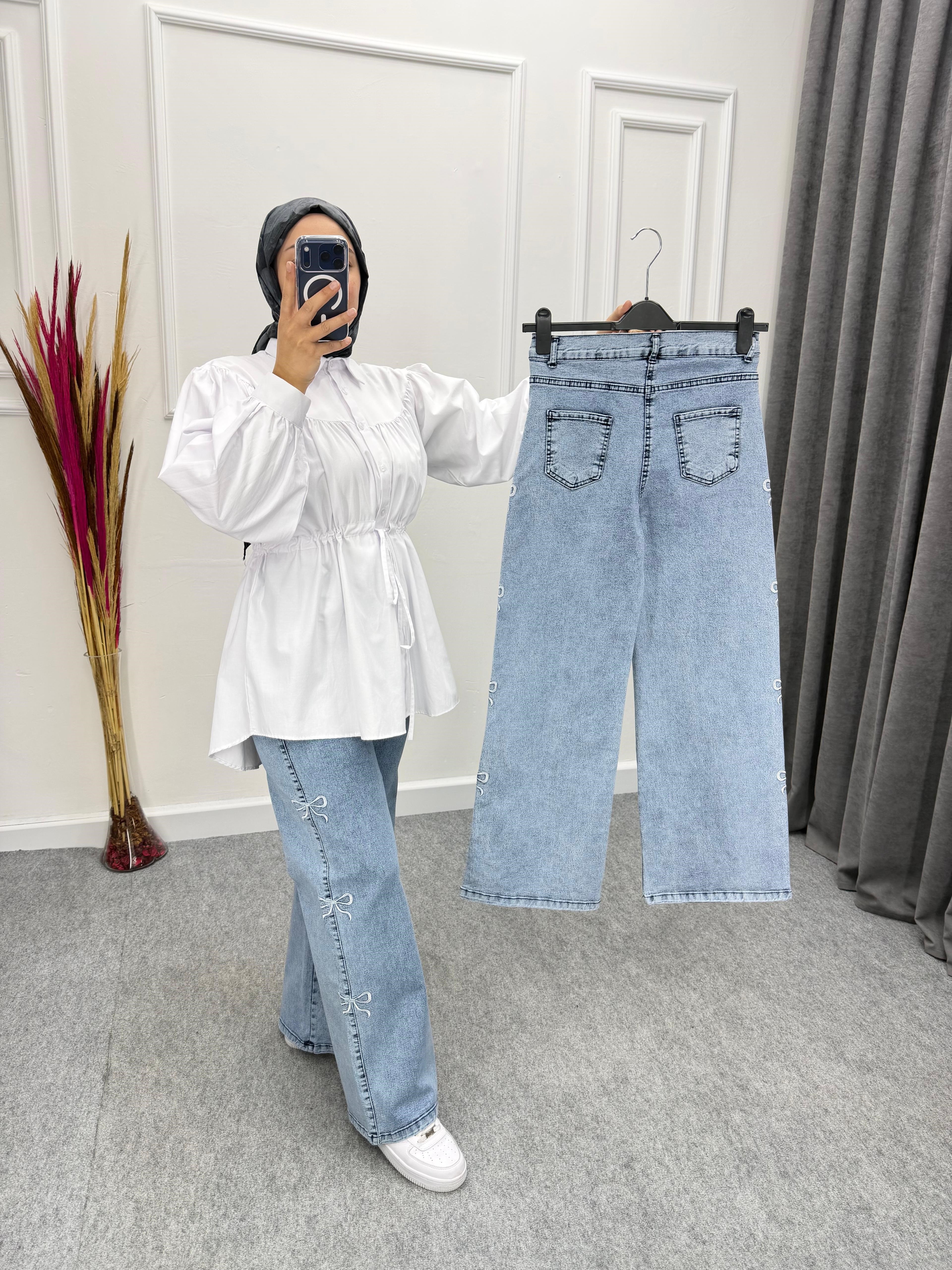 Kar Mavi Fiyonk Nakış İşlemeli Likralı Jeans's