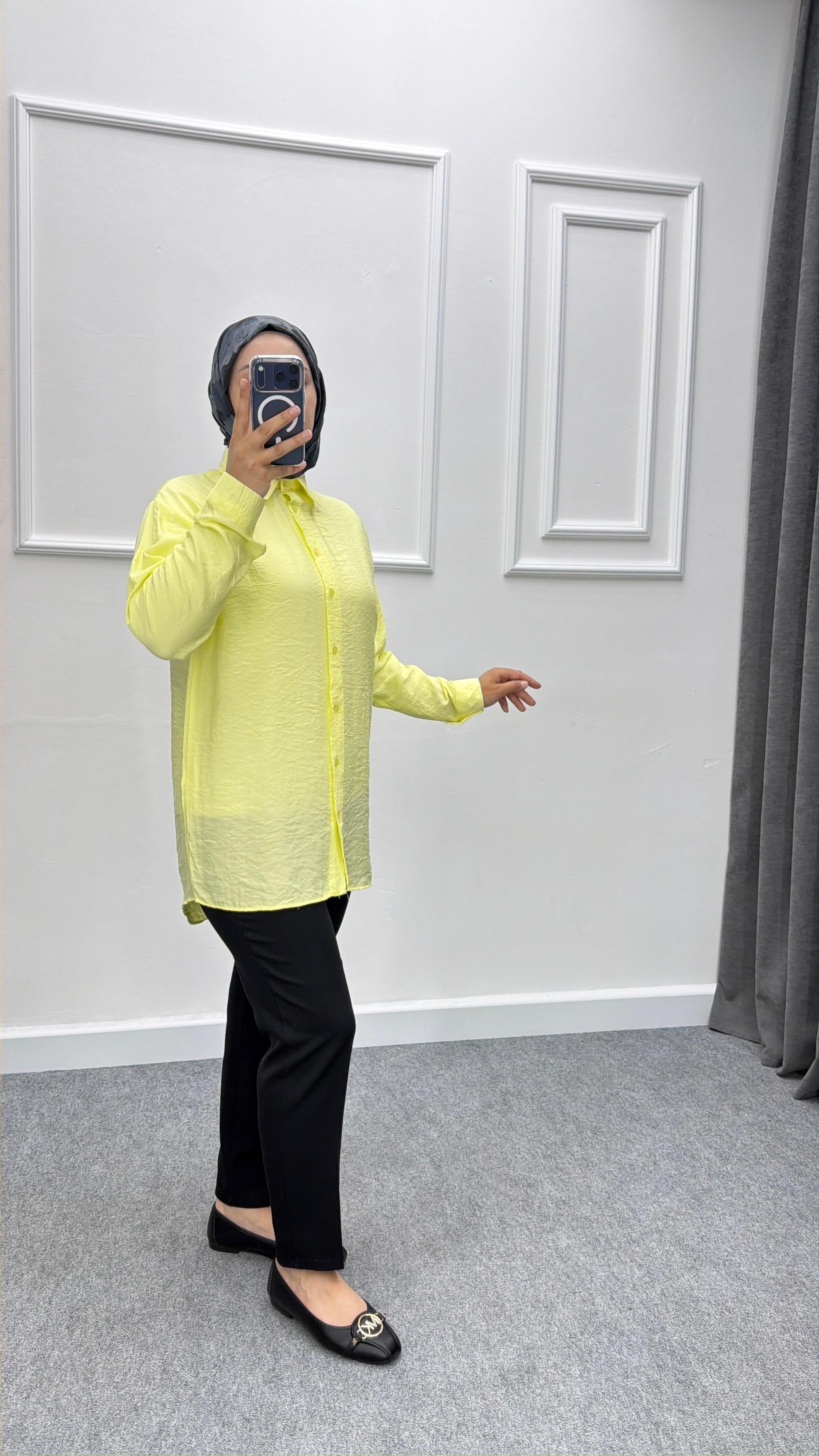 Sarı Arkası Üç Düğme Detaylı Çilek Gömlek 