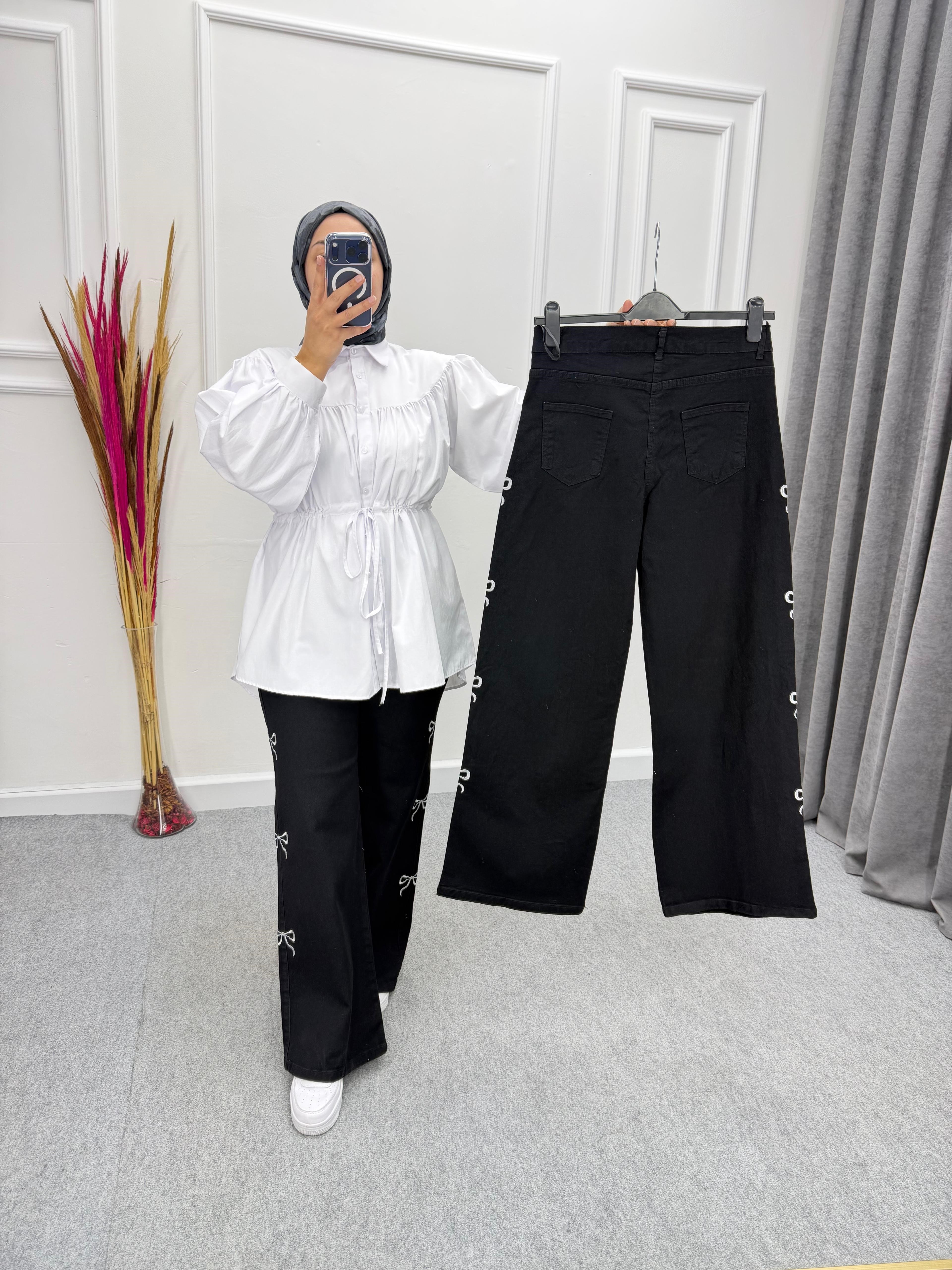 Siyah Fiyonk Nakış İşlemeli Likralı Jeans's