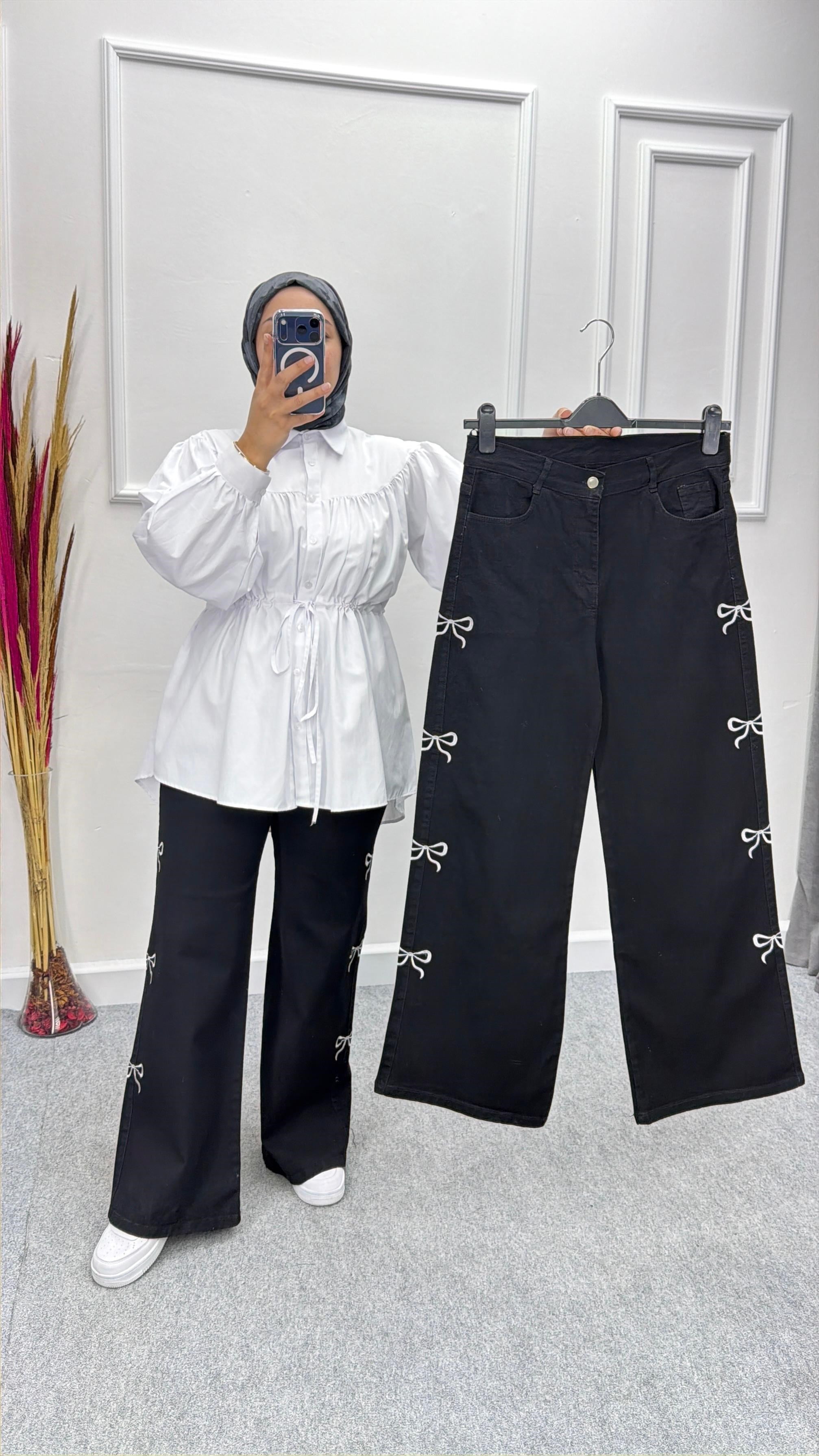 Siyah Fiyonk Nakış İşlemeli Likralı Jeans's