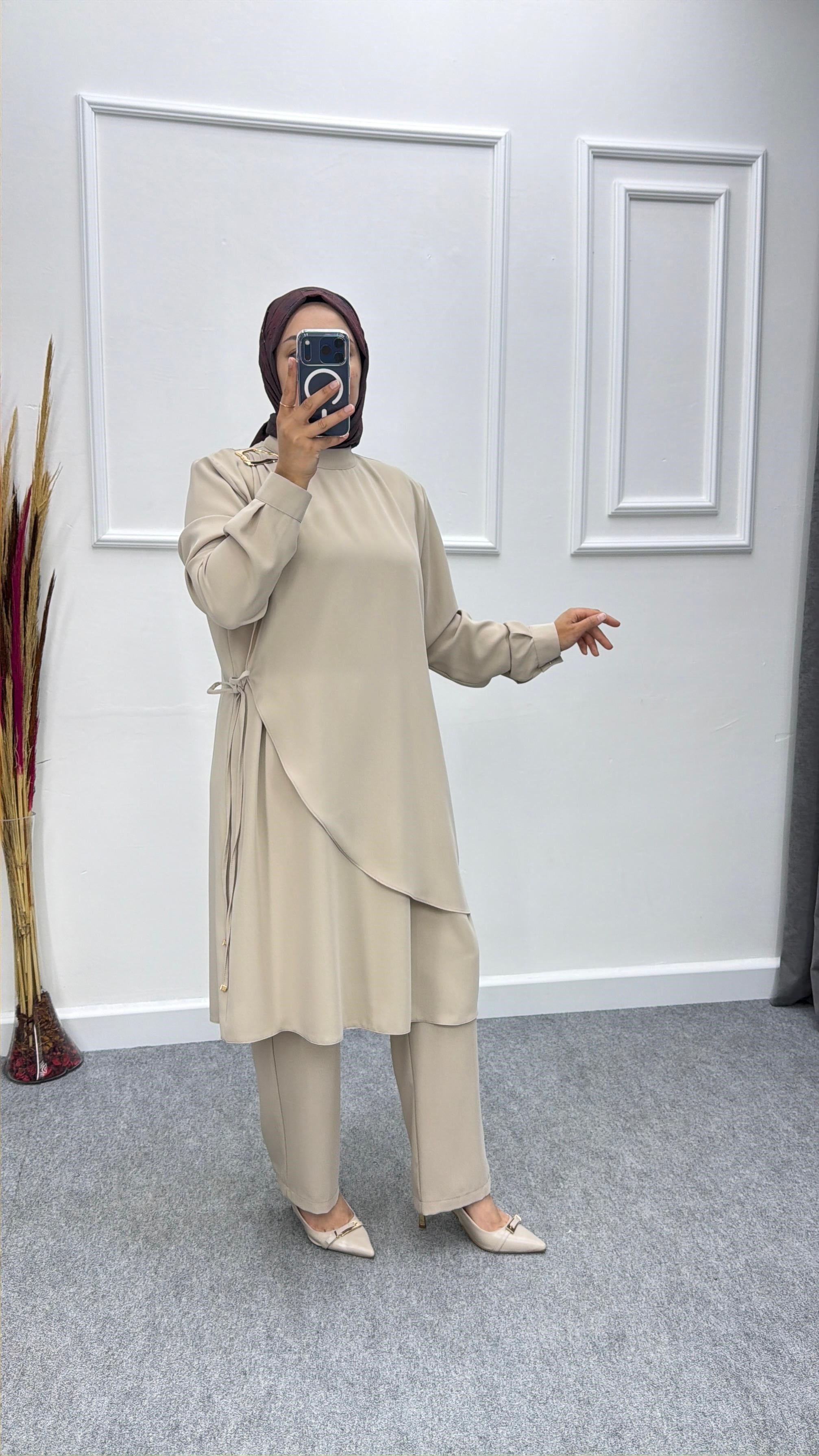 Toka Detaylı Linda Kumaş Takım Krem