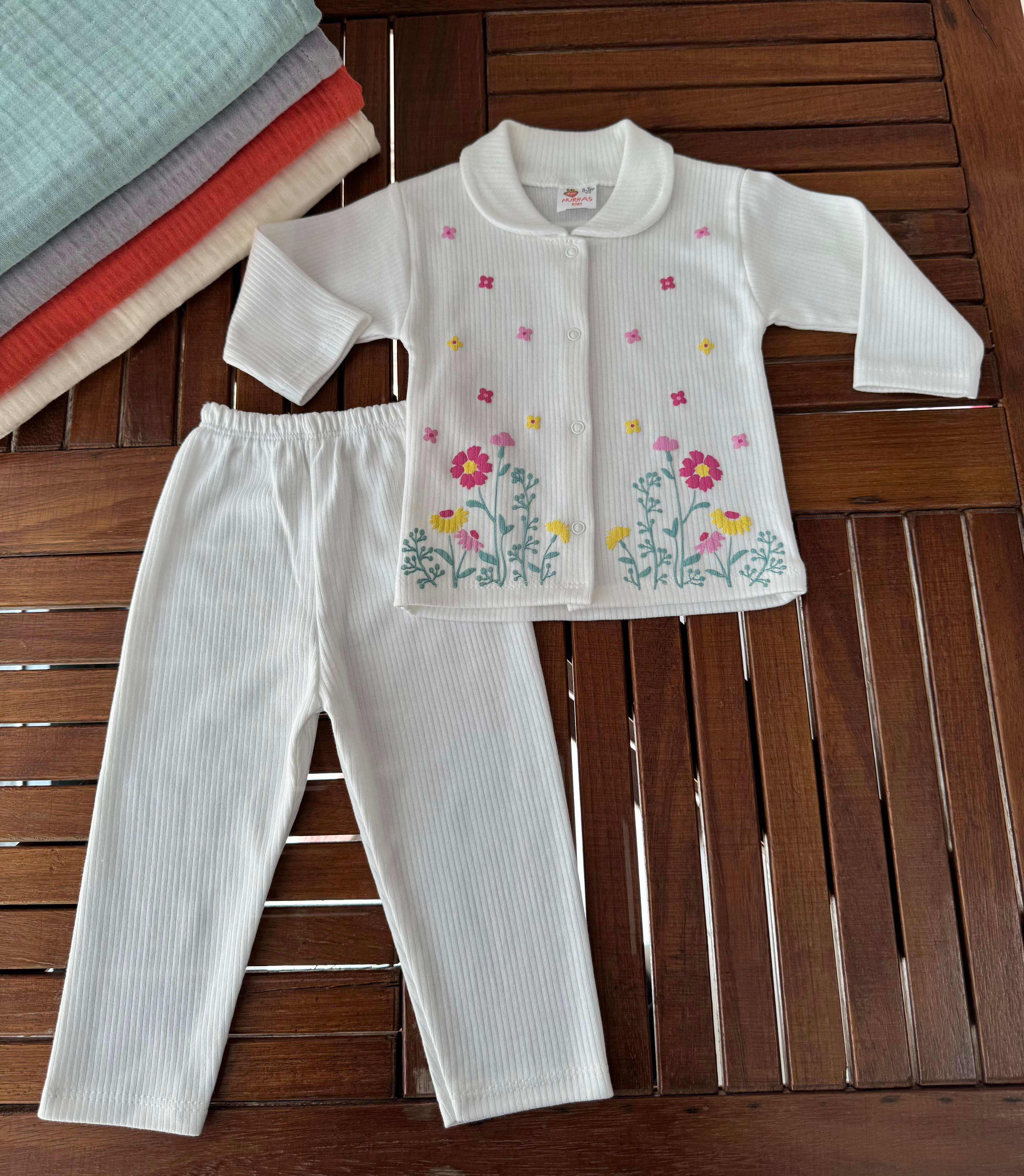 Bebe yaka çiçek baskılı pamuk takım