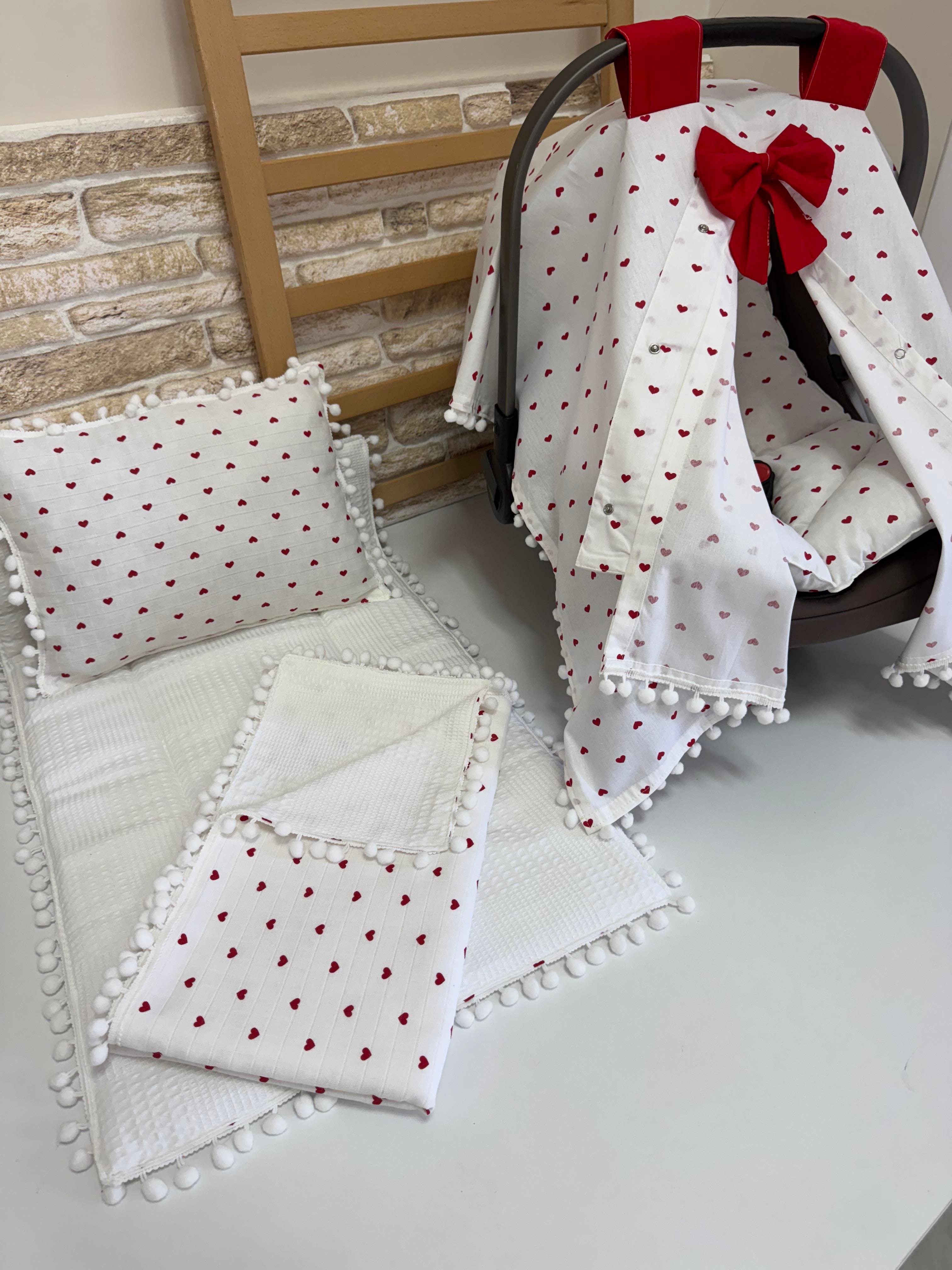 Minik Kalp Detaylı Alt Açma Minderli Set