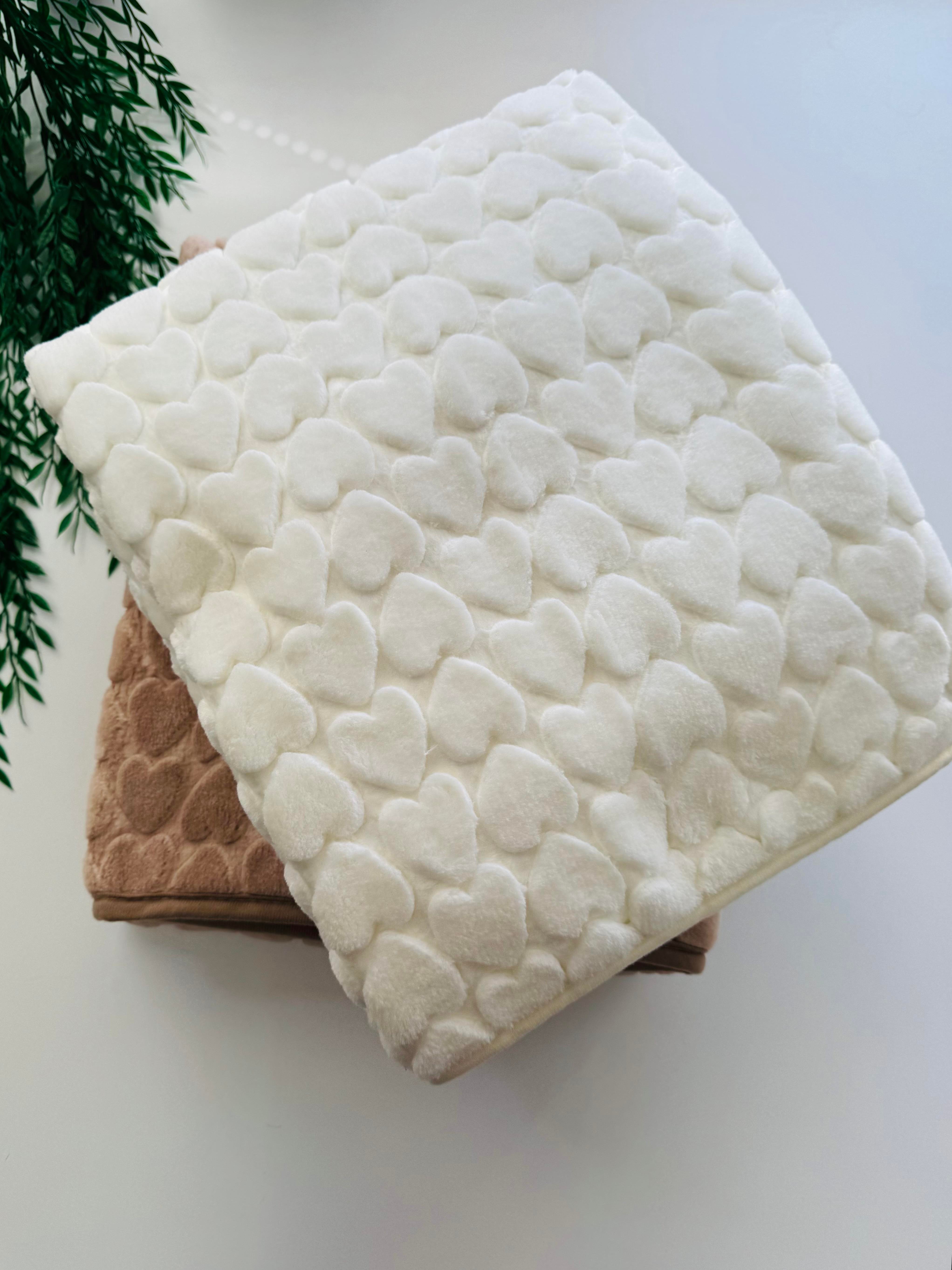 Orijinal Kalp Desen Kabartmalı Peluş Battaniye 