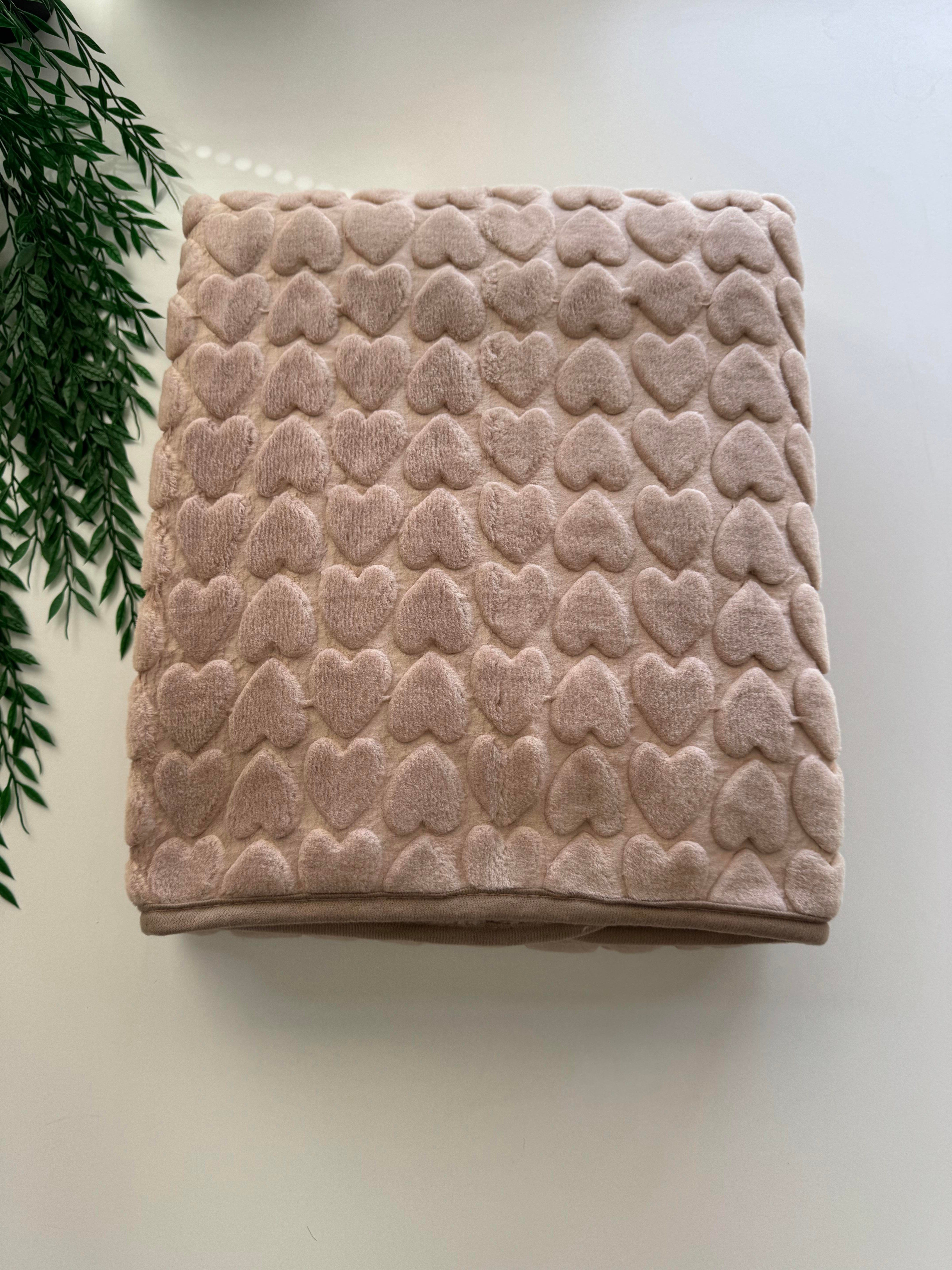 Orijinal Kalp Desen Kabartmalı Peluş Battaniye 