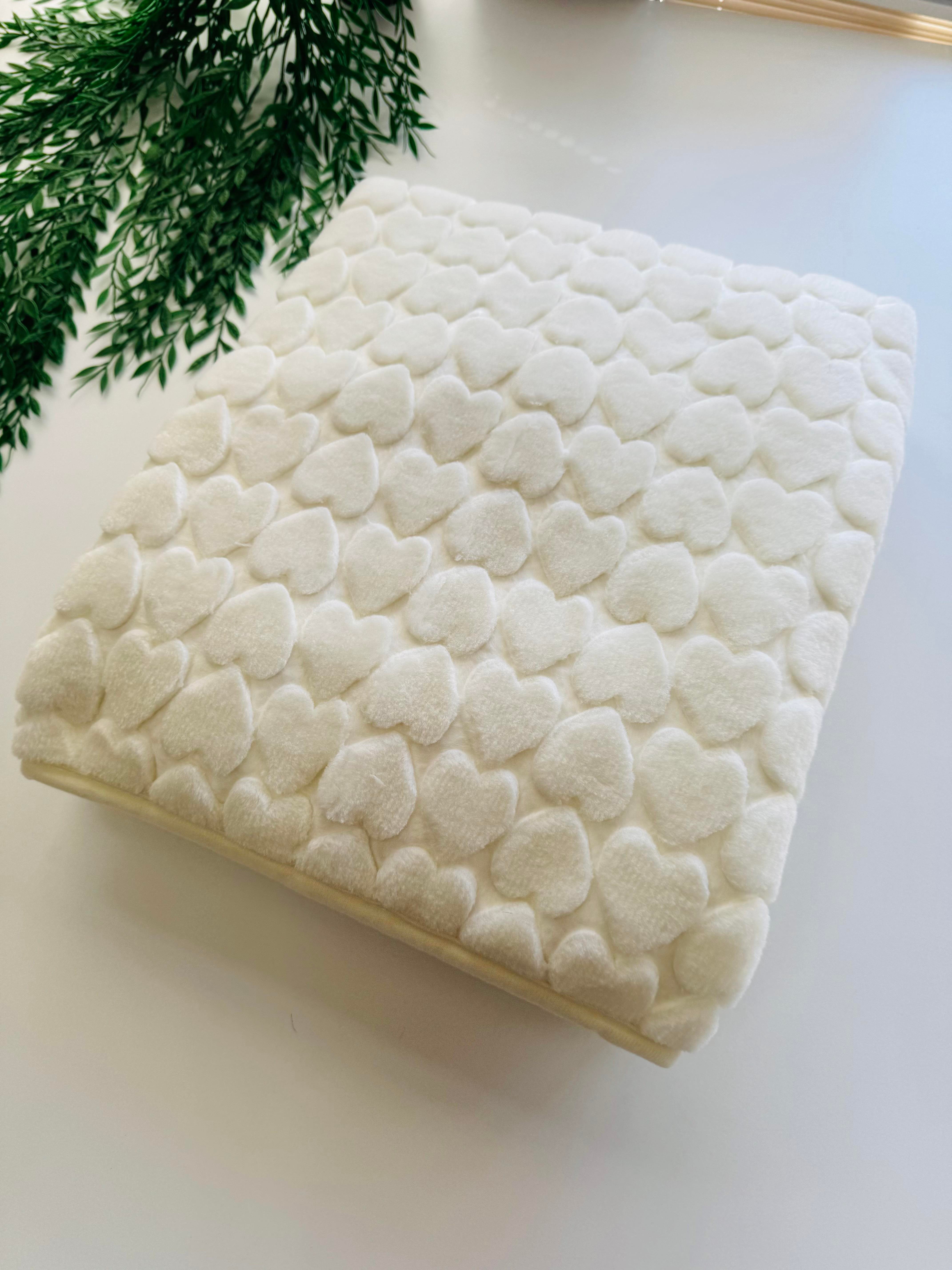 Orijinal Kalp Desen Kabartmalı Peluş Battaniye 