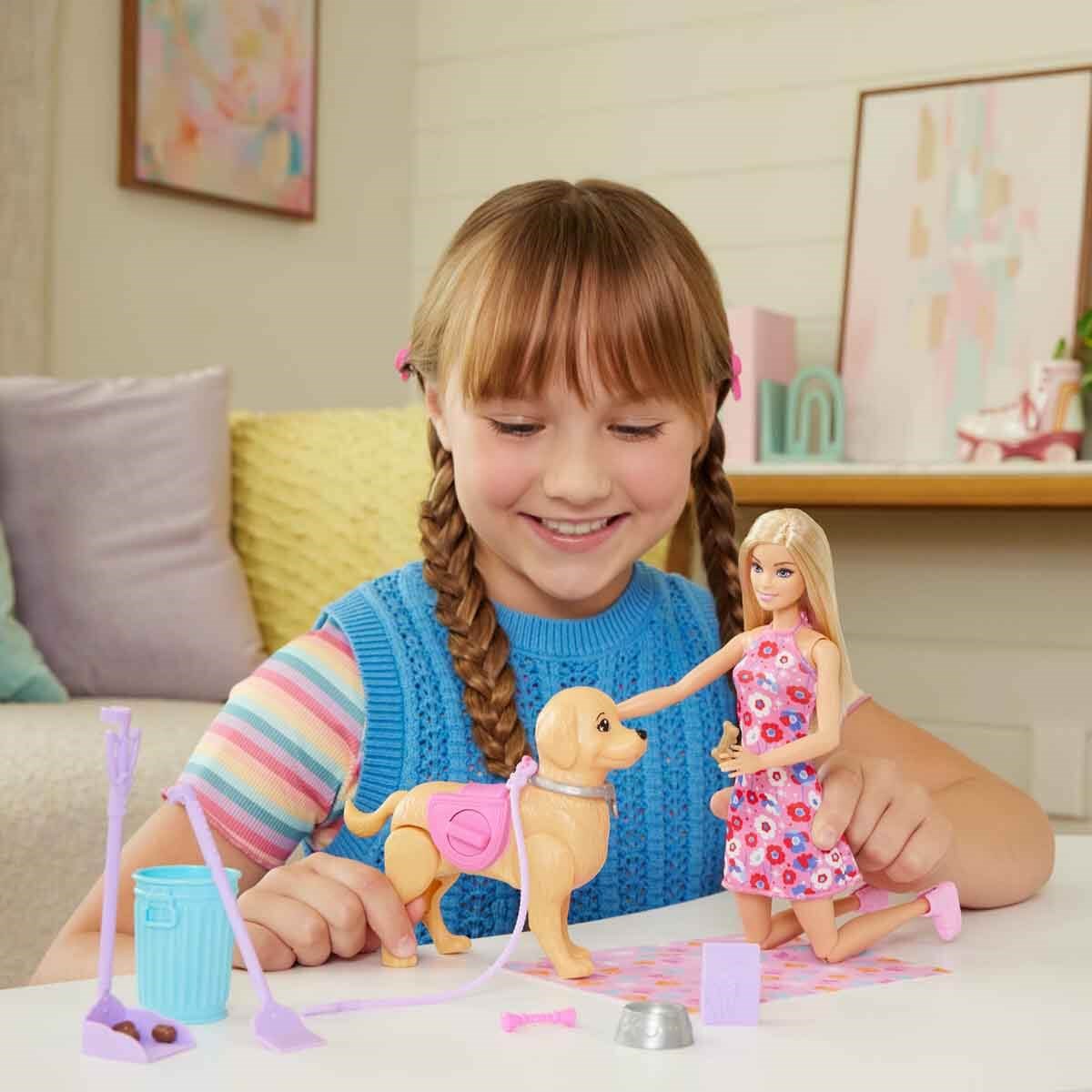 Barbie ve Köpekçiğin Yürüyüş Zamanı Oyun Seti JJB46