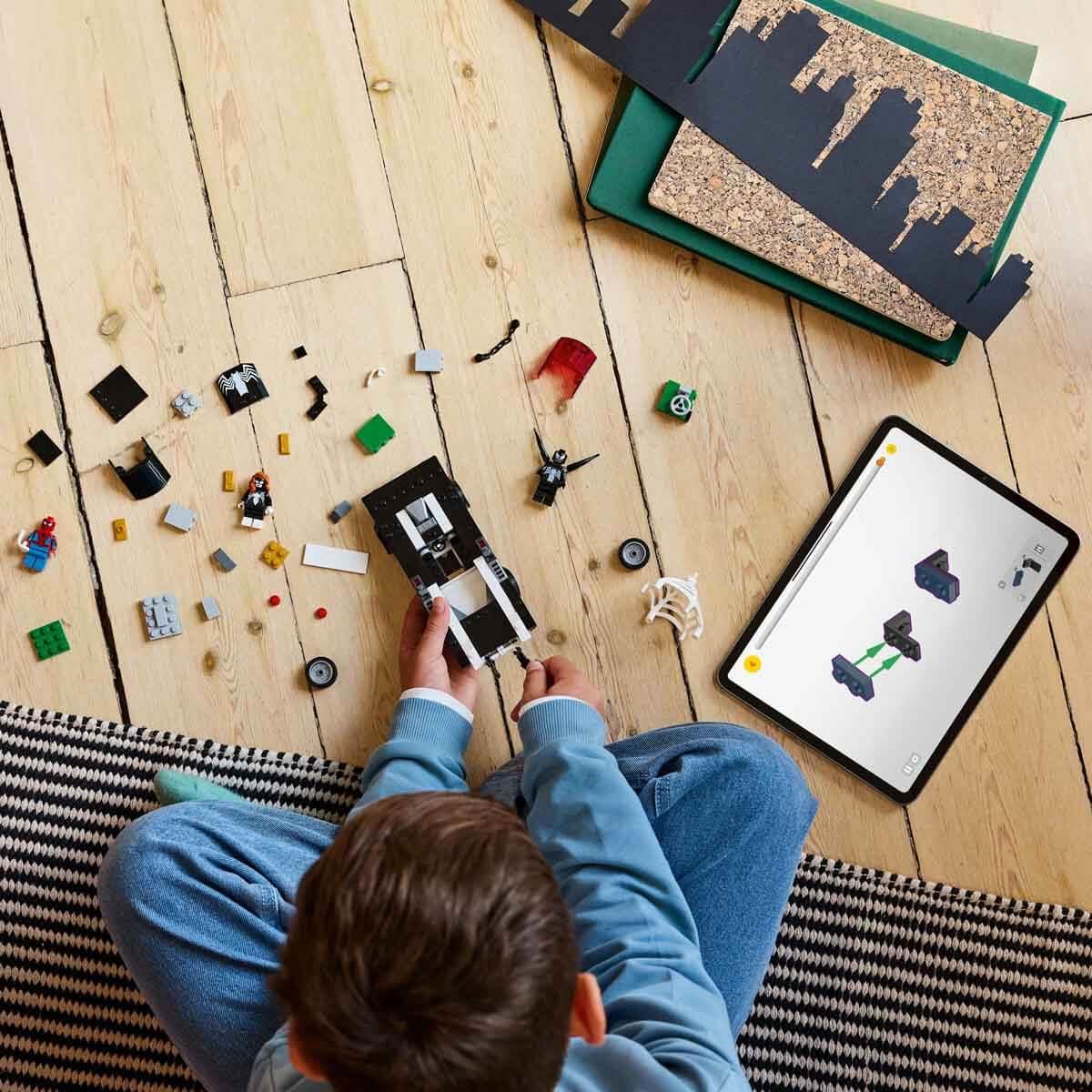 Lego Örümcek Adam Venom Arabasına Karşı 76309