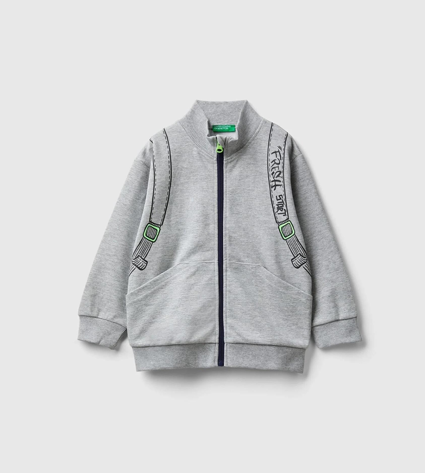 United Colors of Benetton Erkek Çocuk Gri Melanj Sırt Çantası Baskılı Fermuarlı Dik Yaka Sweatshirt 5038