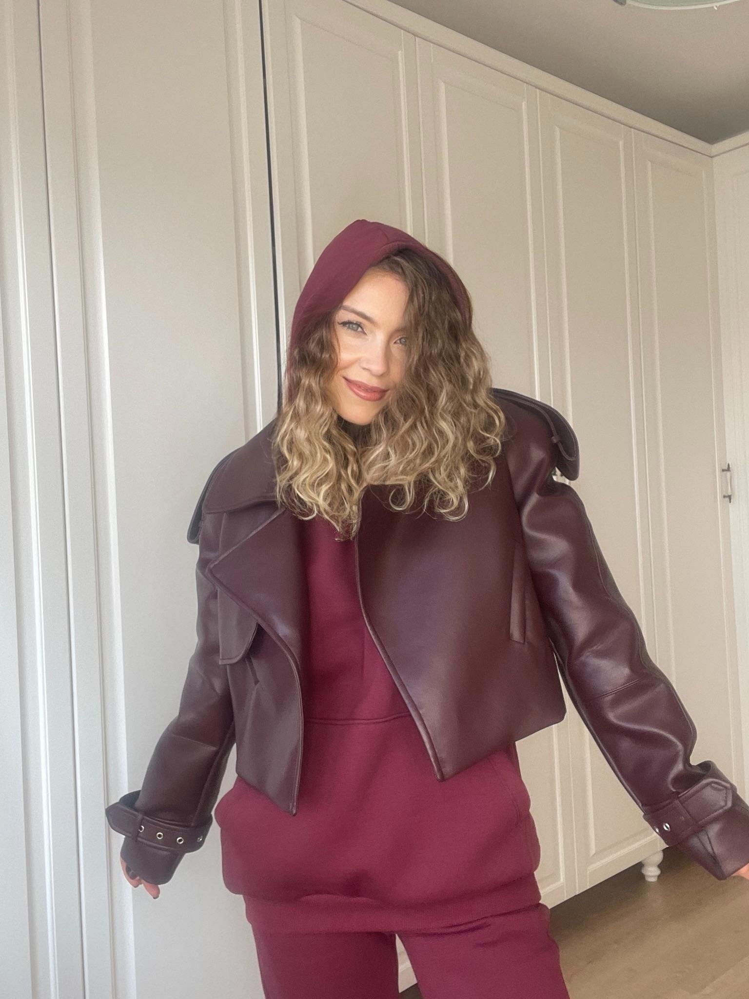Bordo Cep Detaylı Tokalı Crop Suni Deri Ceket