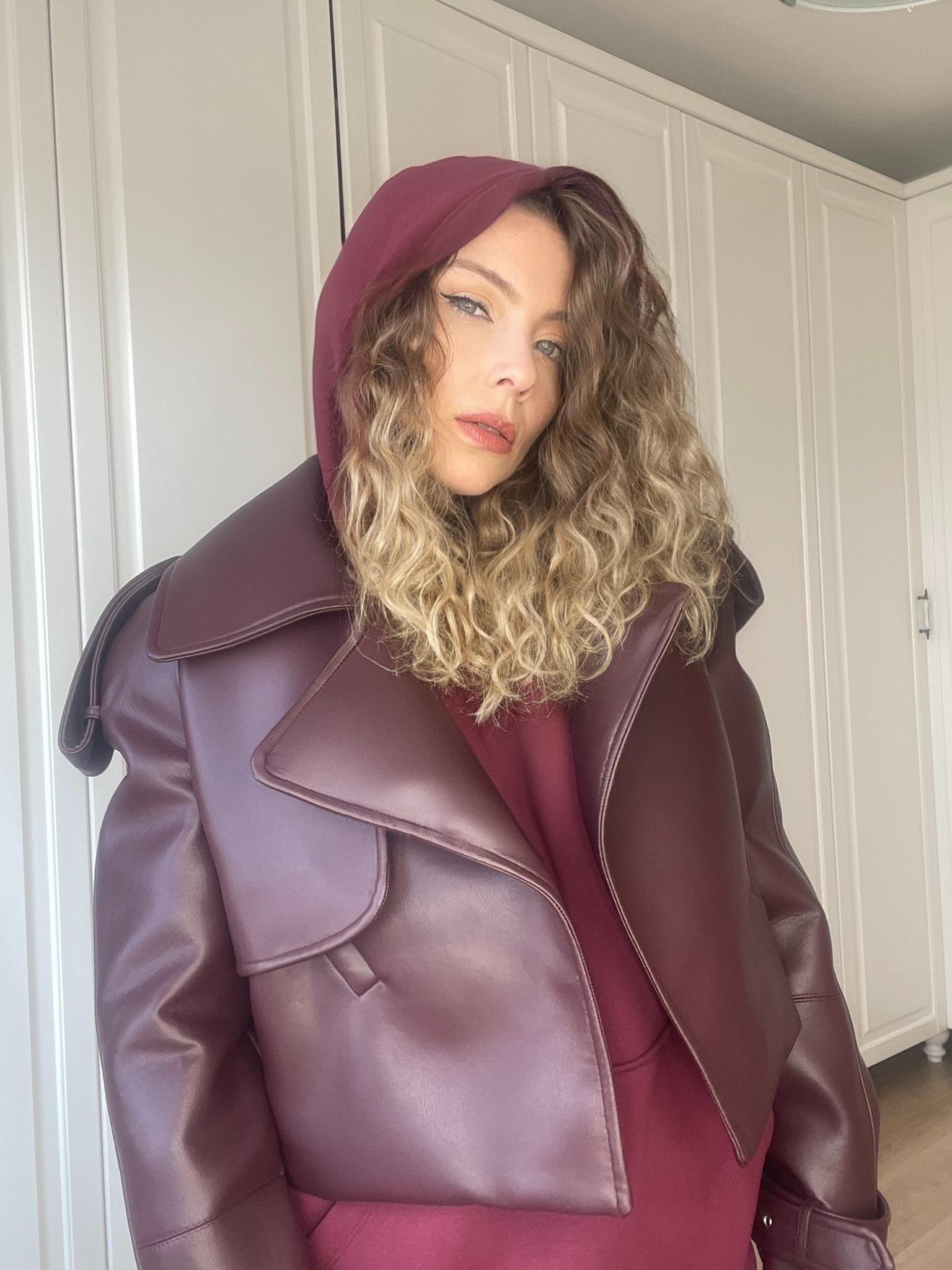 Bordo Cep Detaylı Tokalı Crop Suni Deri Ceket