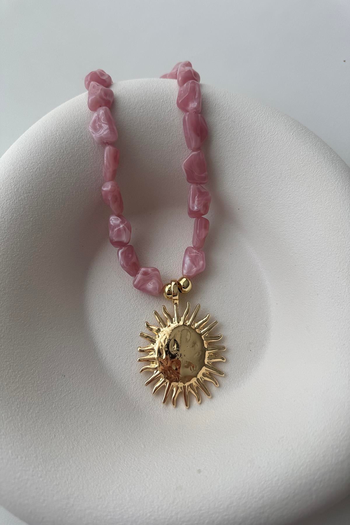 İRİ GÜNEŞ PLAKA PEMBE KOLYE