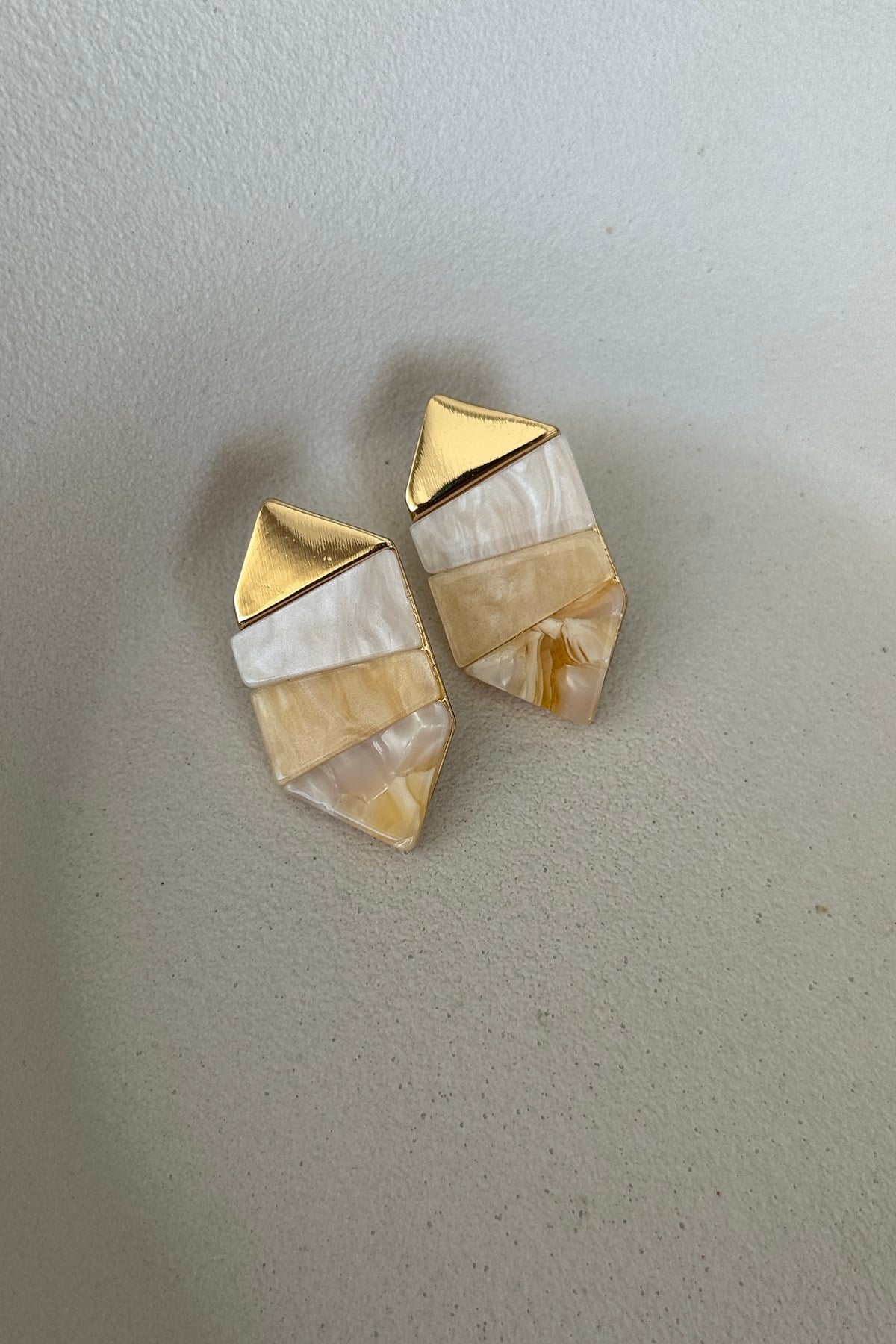 KREM GEOMETRİK KÜPE