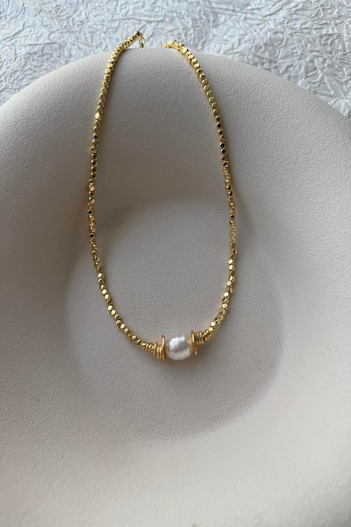 ORTASI İNCİ KÜBİK GOLD KOLYE