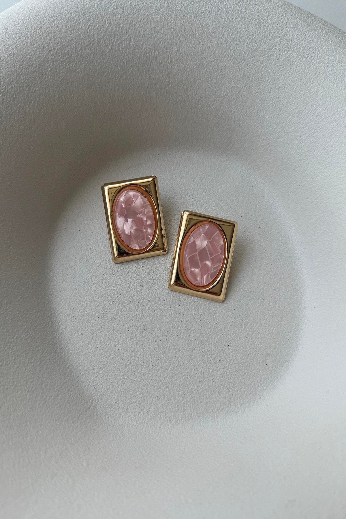 PEMBE DETAY PLAKA KÜPE