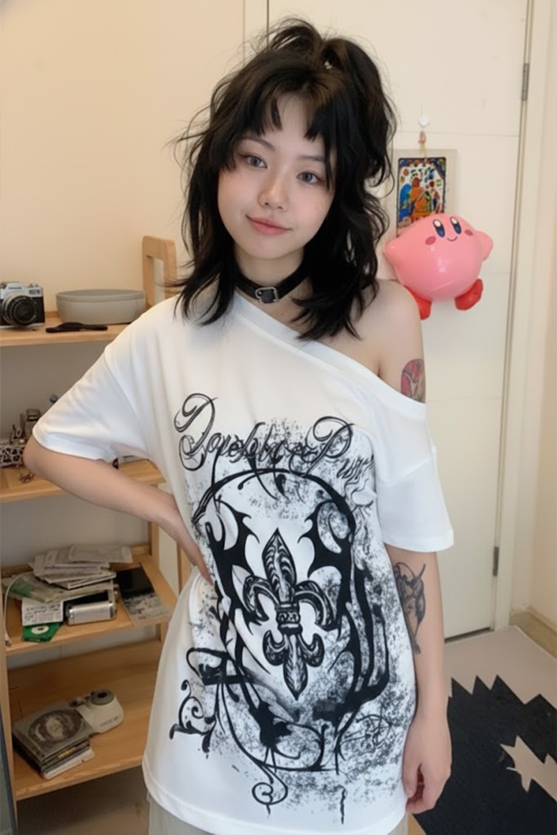 Beyaz Embrace The Chaos Gotik Y2K Kısa Kollu Off-Shoulder T-Shirt