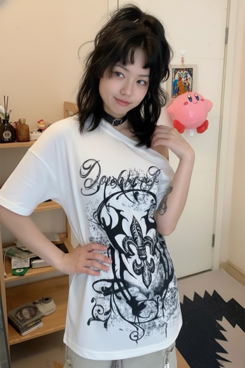 Beyaz Embrace The Chaos Gotik Y2K Kısa Kollu Off-Shoulder T-Shirt