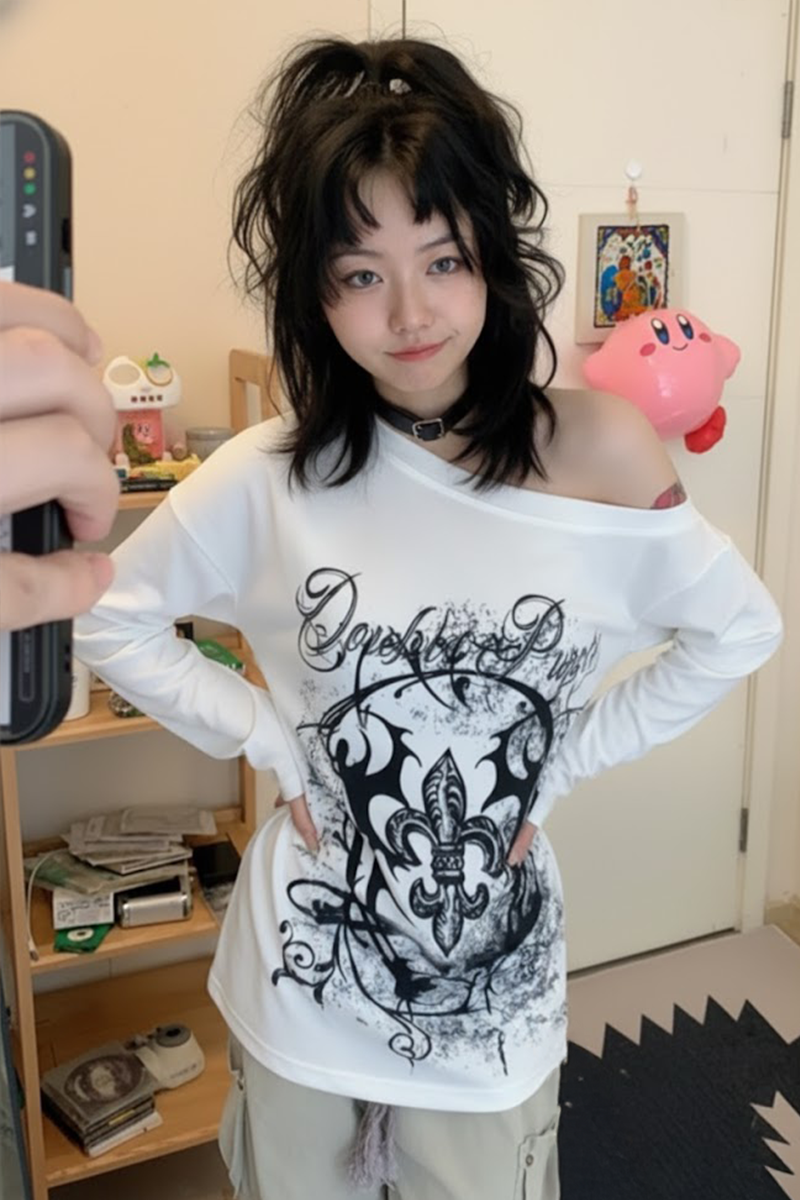 Beyaz Embrace The Chaos Gotik Y2K Uzun Kollu Off-Shoulder T-Shirt