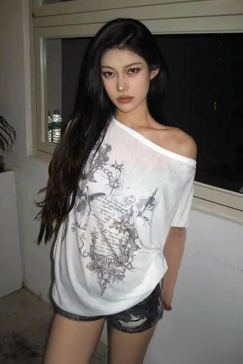 Beyaz Fairy Tales Düşük Omuz Kısa Kol T-shirt