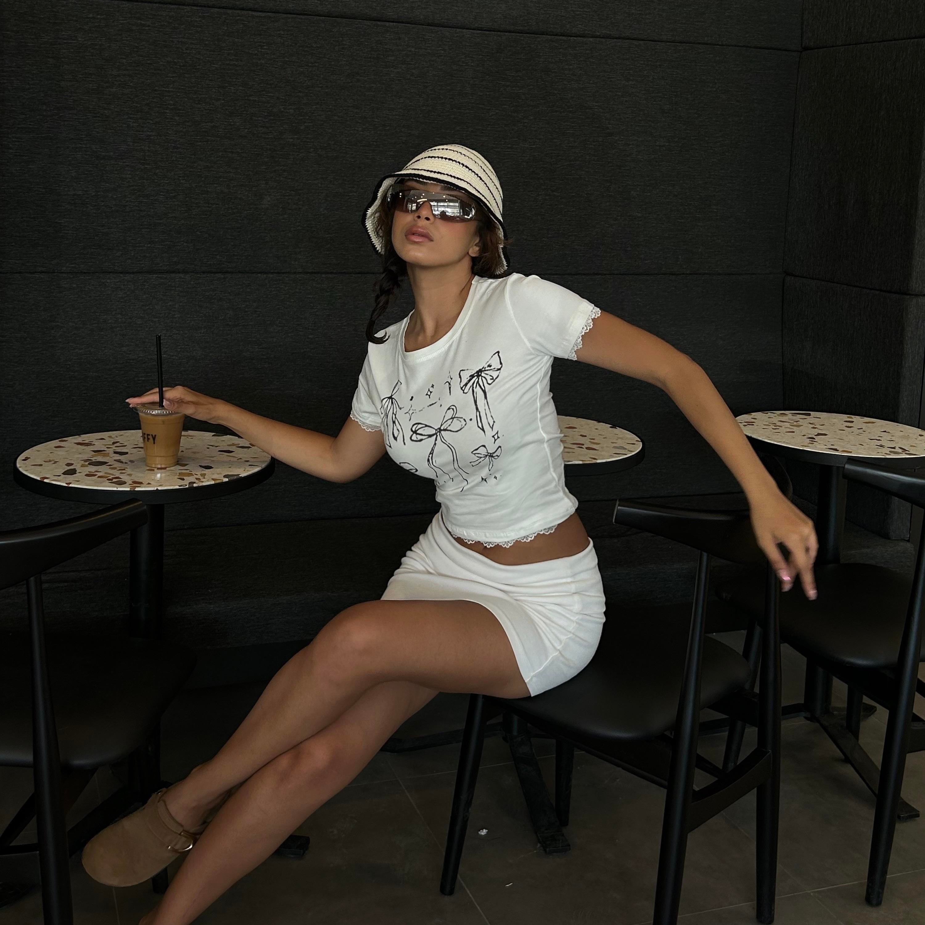 Beyaz Fiyonk Star Collage Kısa Kollu Crop