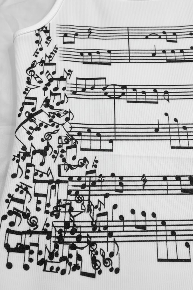 Beyaz Nota Desenli Y2K Askılı Crop