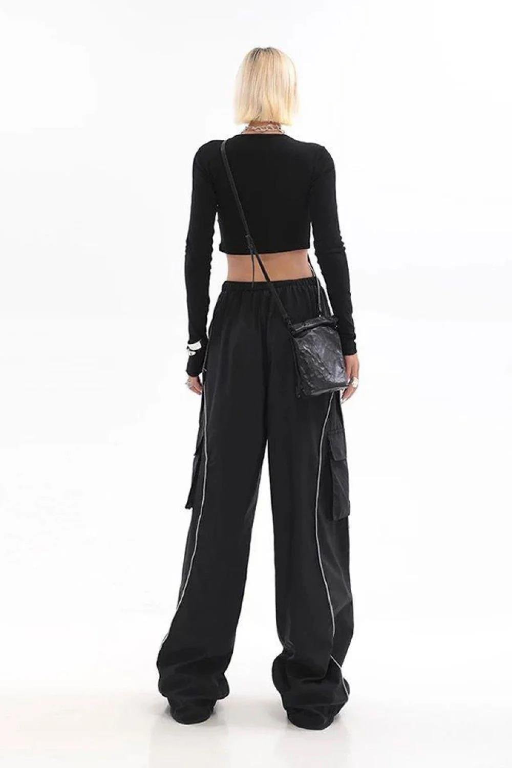 Beyaz Şerit Detaylı Kargo Cepli Siyah Lastikli Pantolon