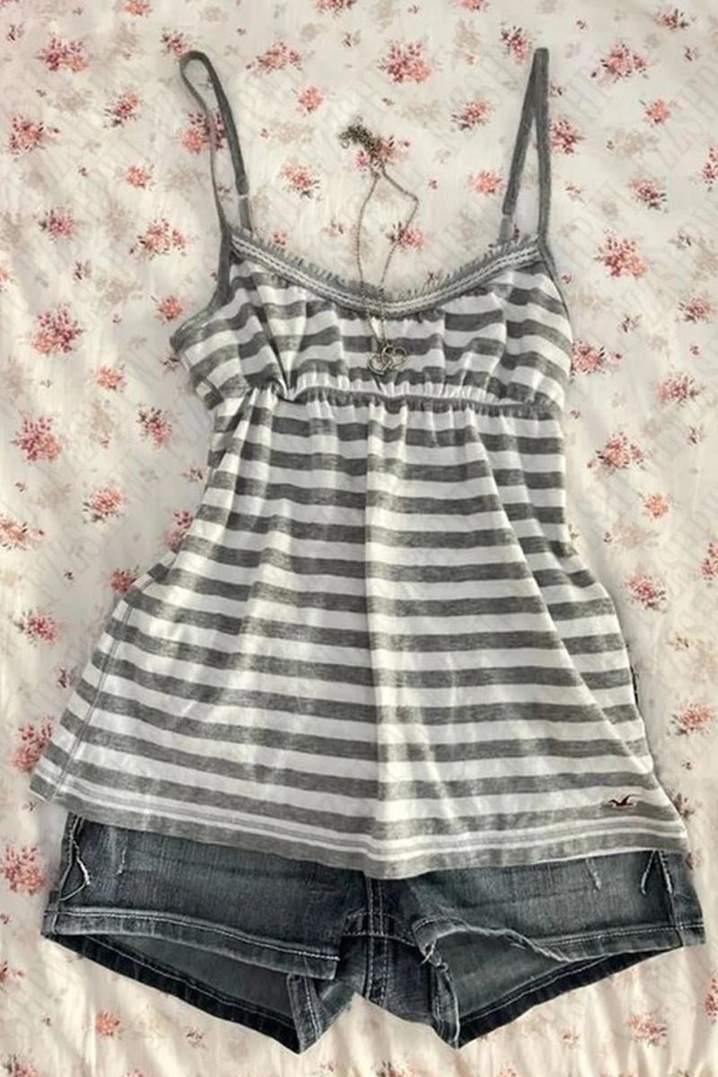 Gri Beyaz Çizgili Salaş Kesim Askılı Crop