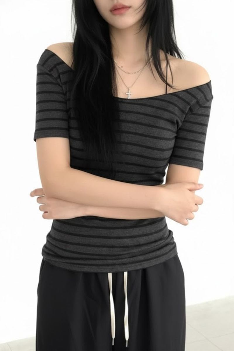 Gri Madonna Yaka Siyah Gotik Şeritli Y2K Kısa Kollu Crop