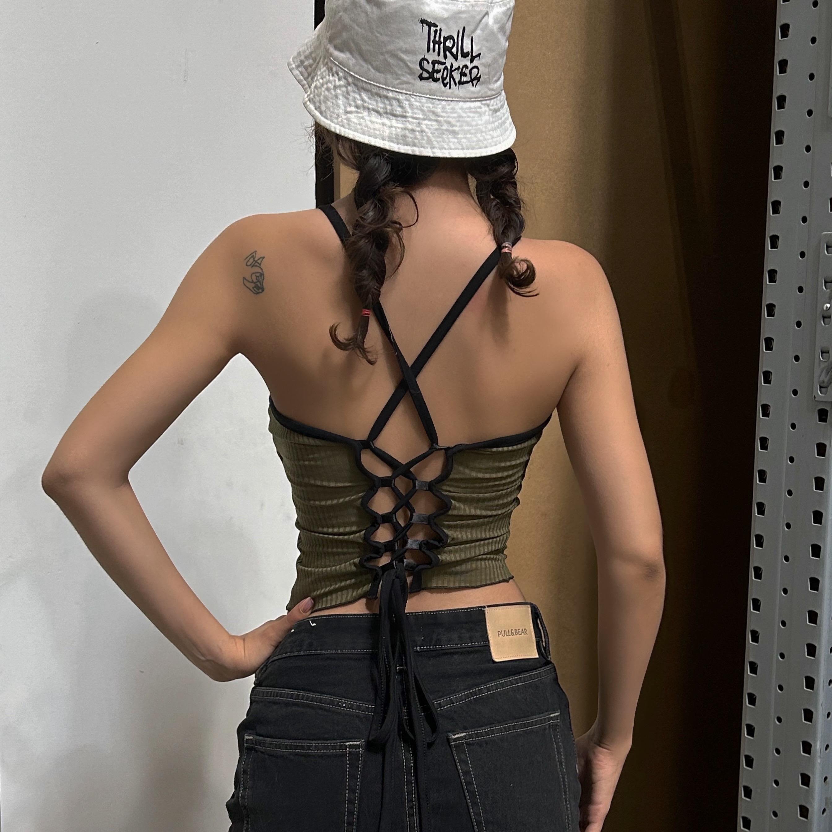 Haki Yeşili Glop Destekli Sırt Dekolteli Siyah Şeritli Askılı Crop