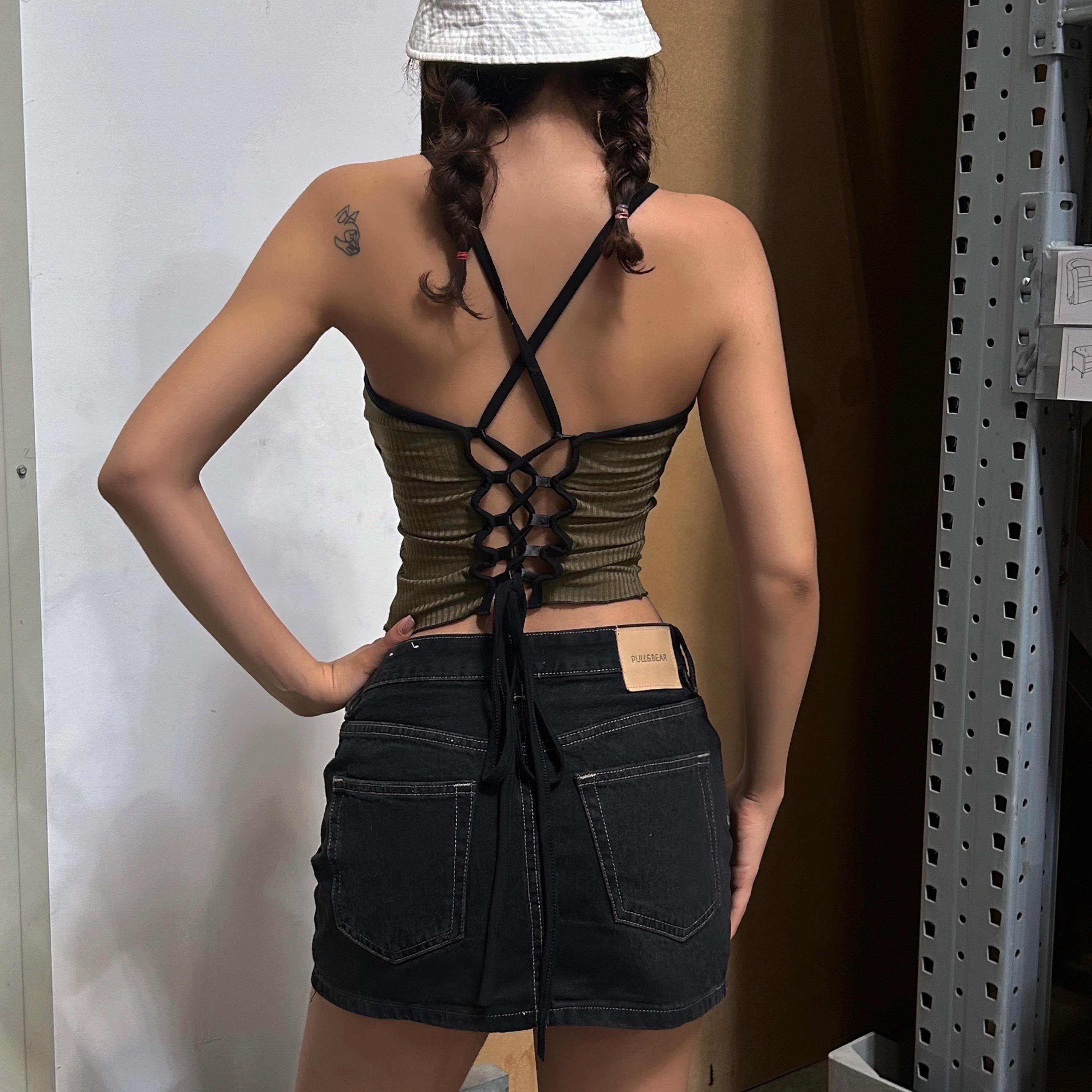 Haki Yeşili Glop Destekli Sırt Dekolteli Siyah Şeritli Askılı Crop