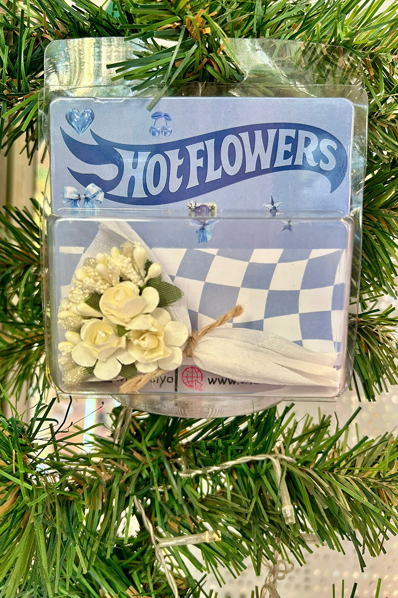 Mavi HotFlowers Kutulu Çiçek Buketi 