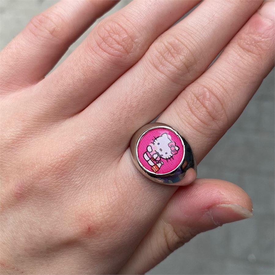 Pembe Hello Kitty Kalpli İçecek Detaylı Yüzük